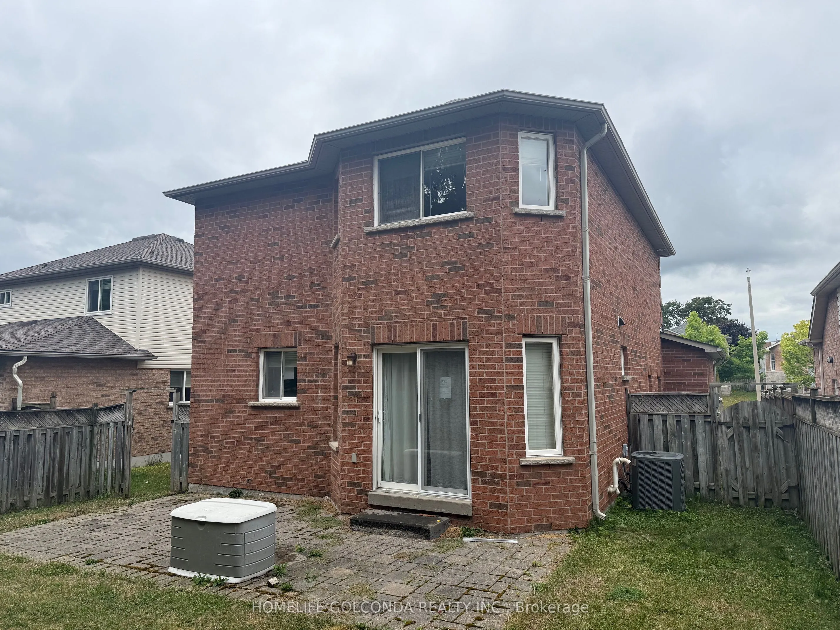 17 Leslie Avenue