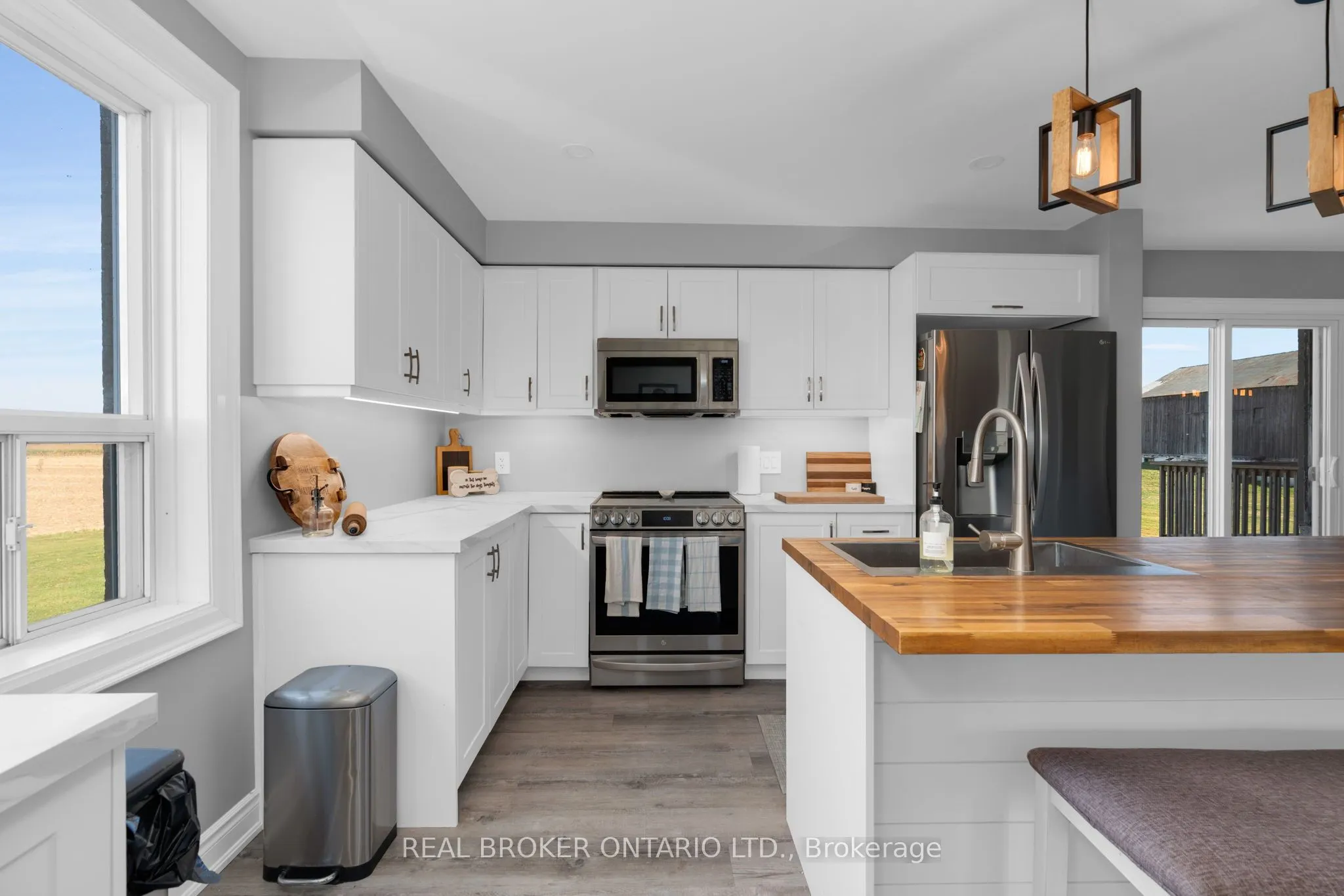 4542 6 SUNNIDALE Concession