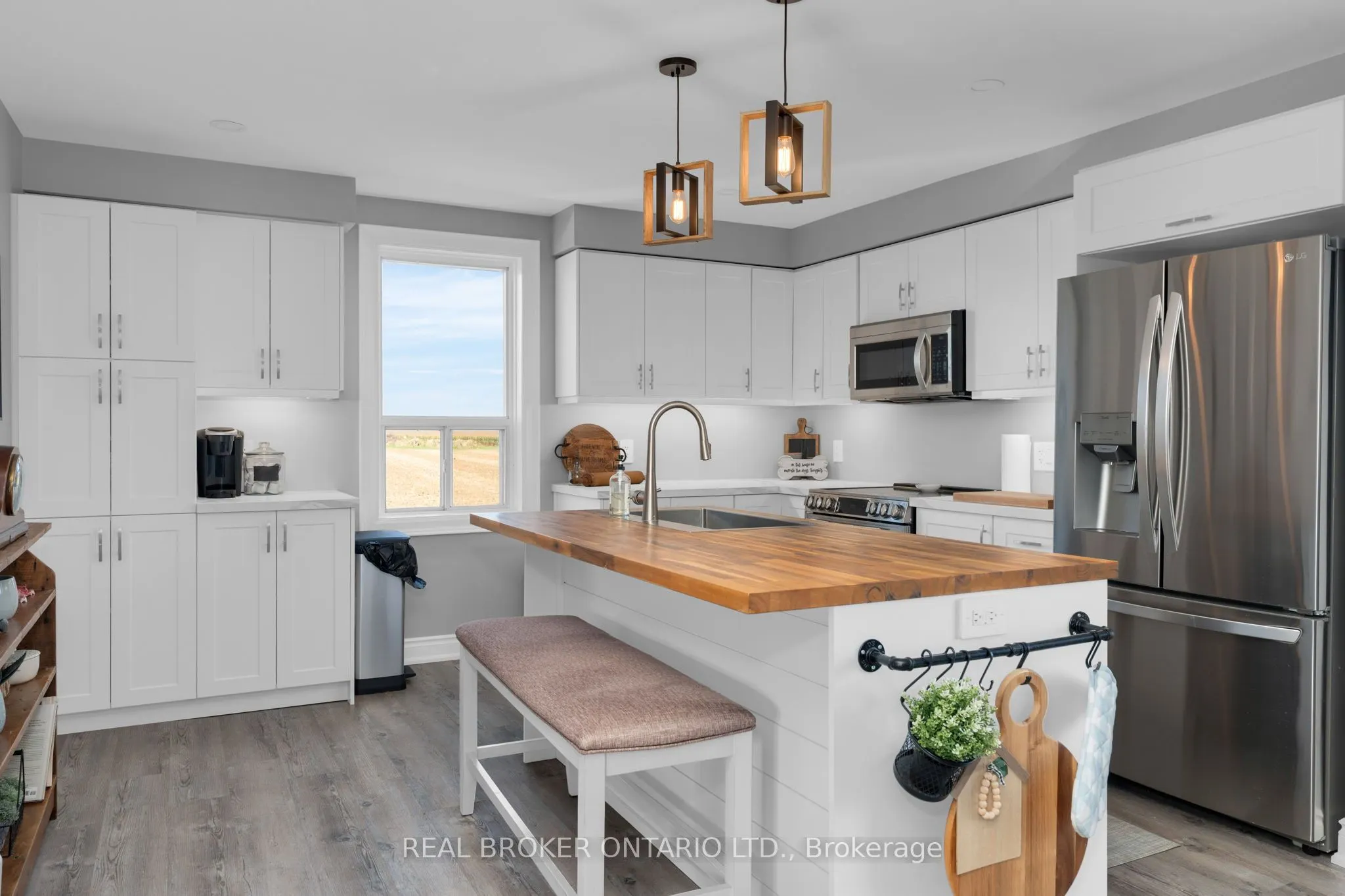 4542 6 SUNNIDALE Concession