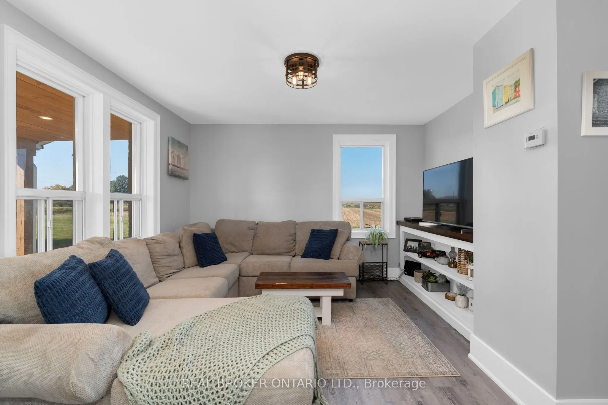 4542 6 SUNNIDALE Concession