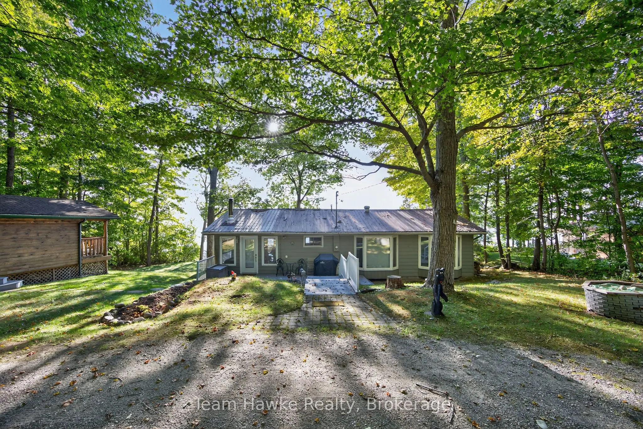 2082 Tiny Beaches Road N