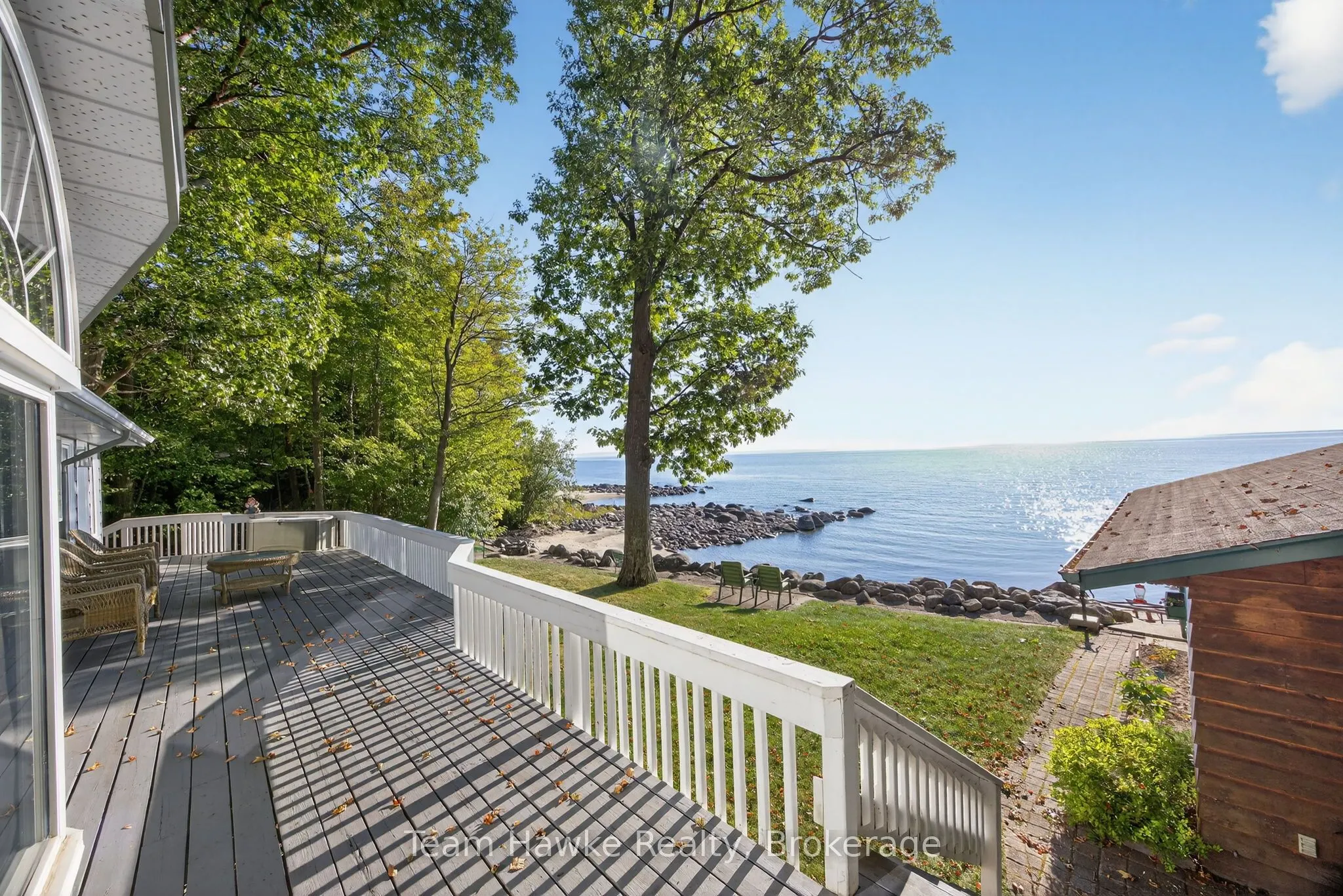 2082 Tiny Beaches Road N
