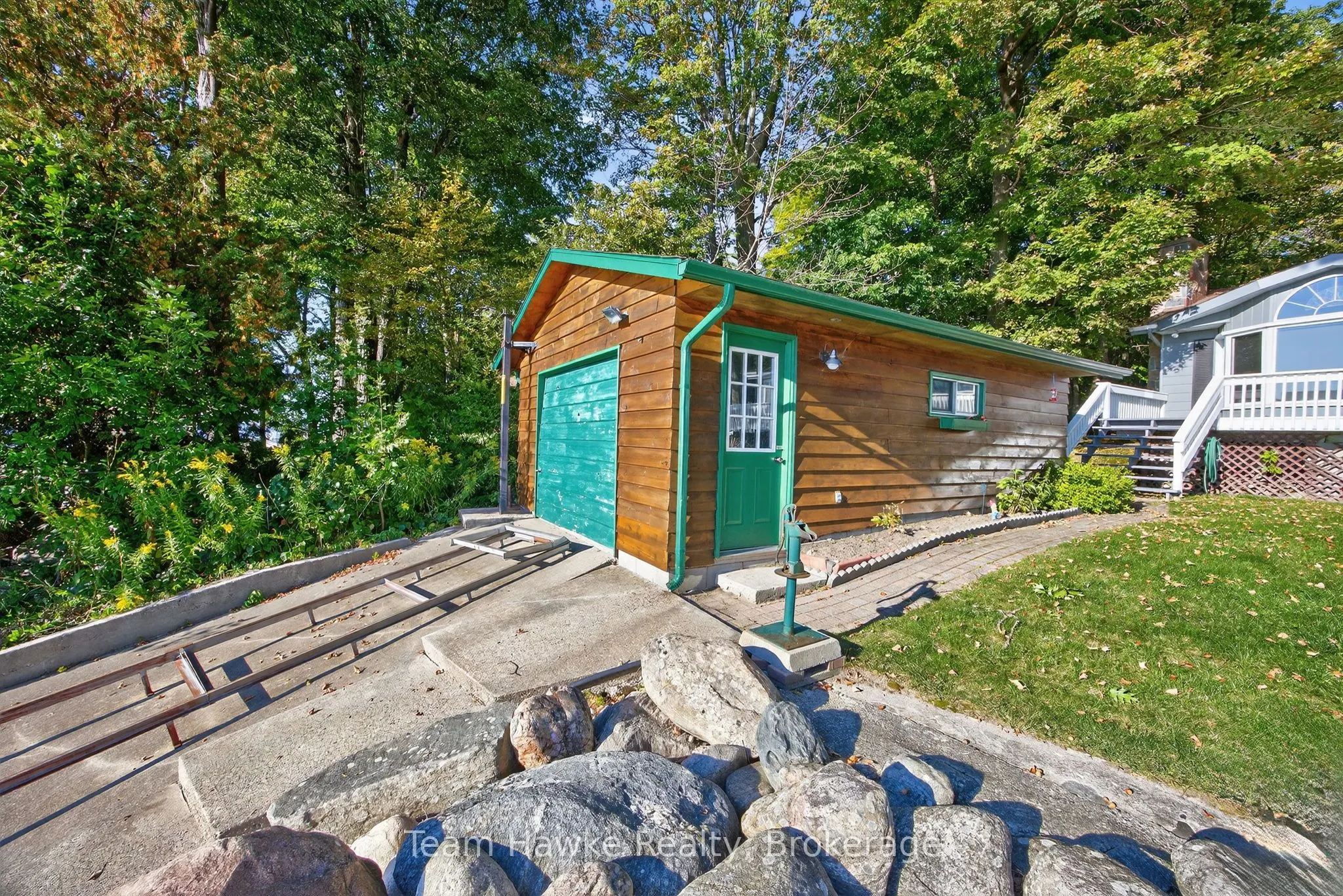 2082 Tiny Beaches Road N