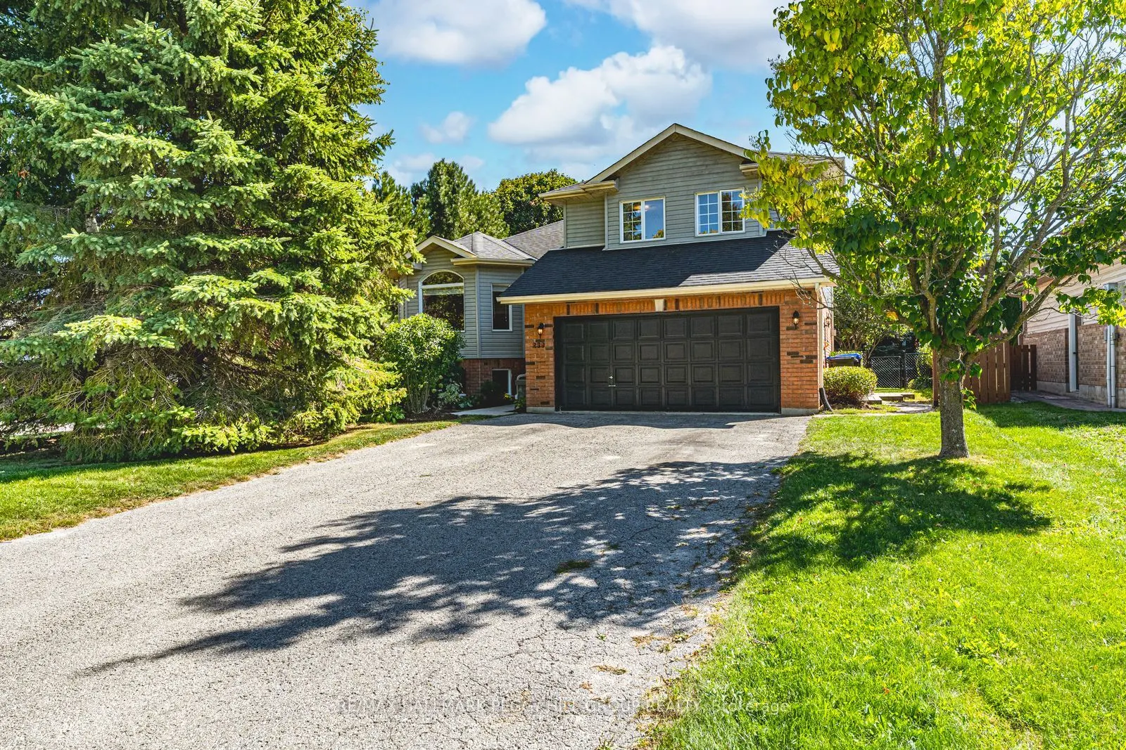 239 Simcoe Street