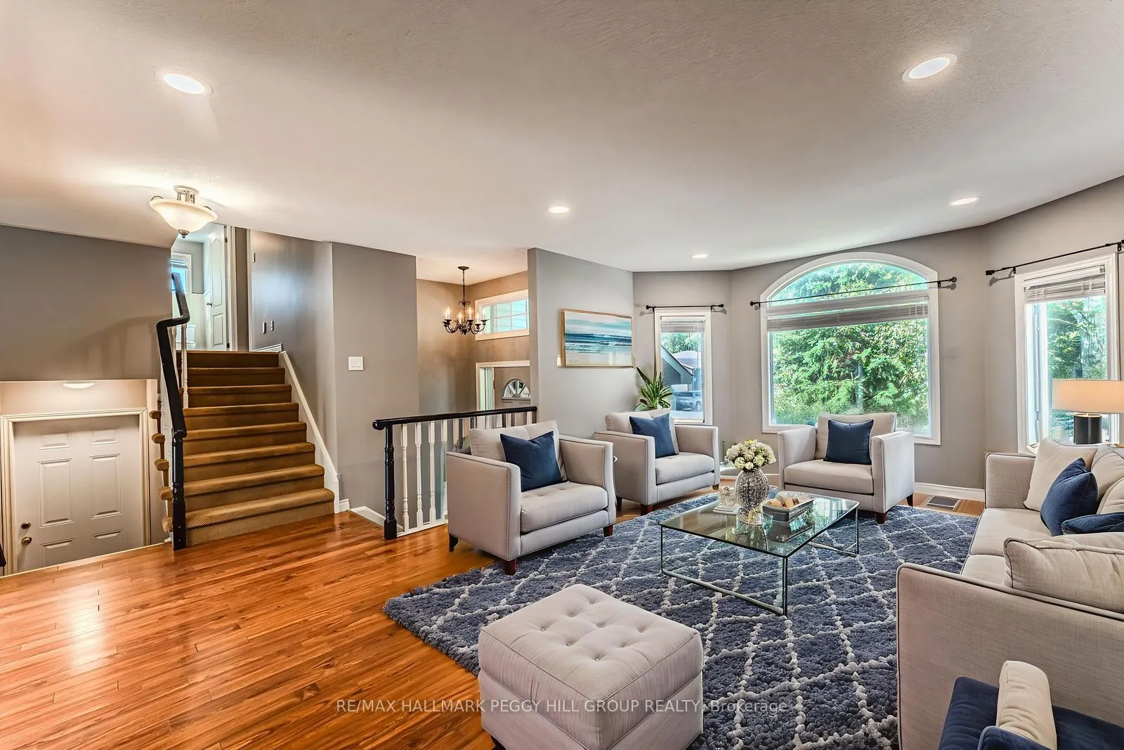 239 Simcoe Street