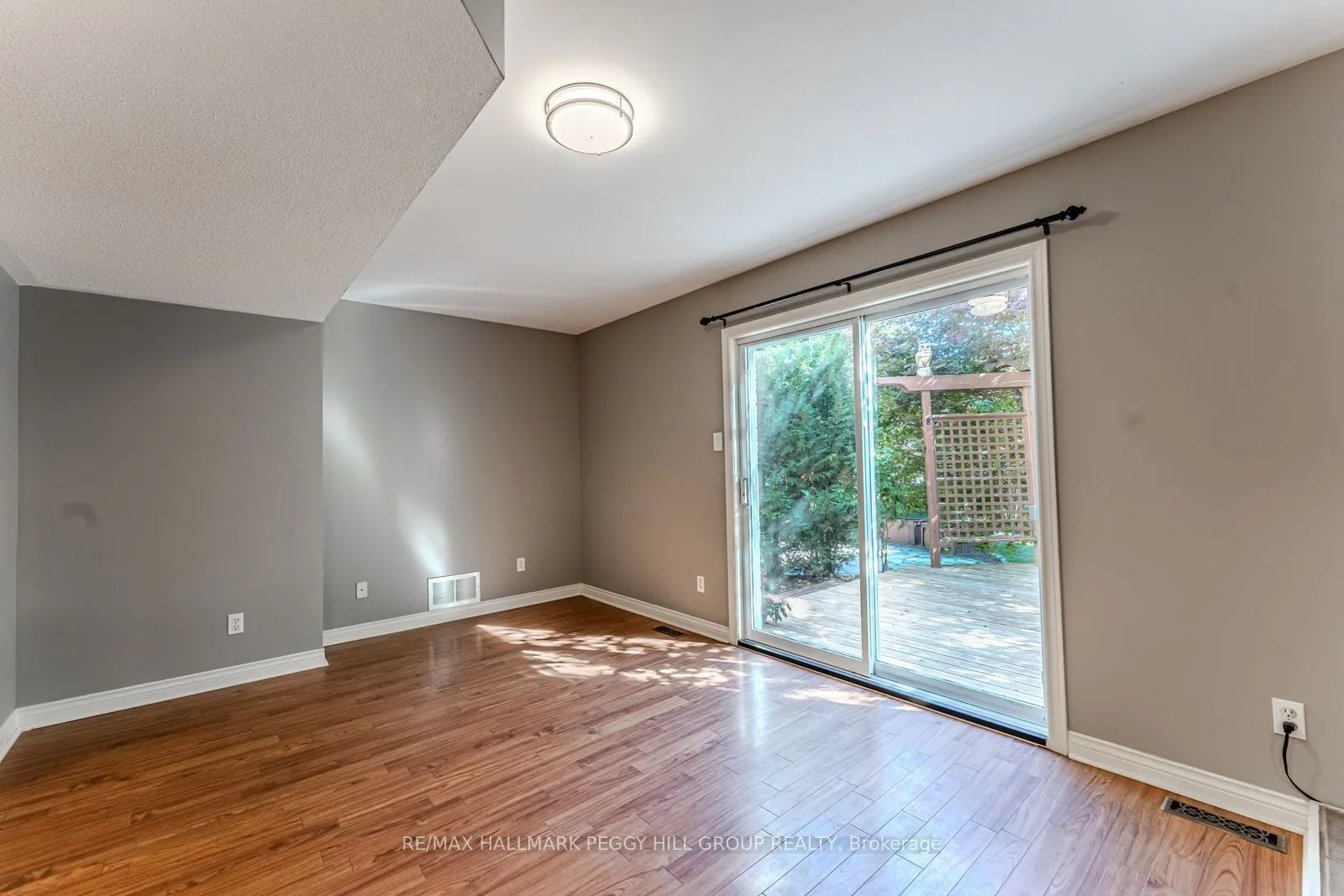 239 Simcoe Street
