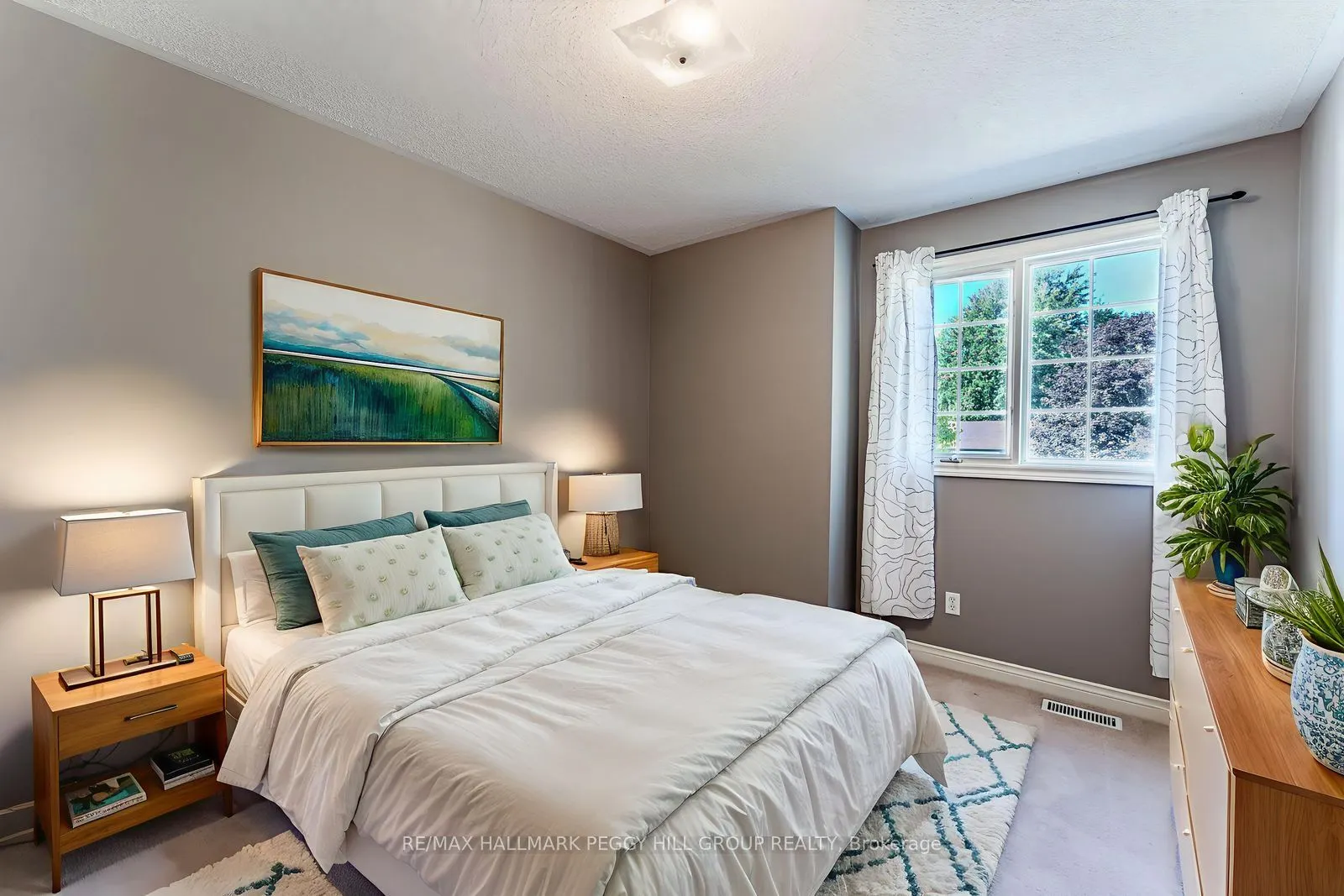 239 Simcoe Street
