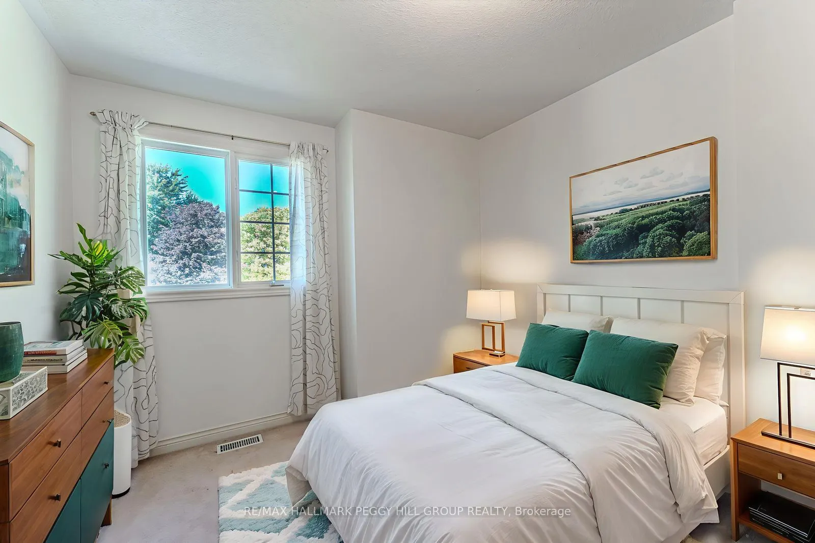 239 Simcoe Street