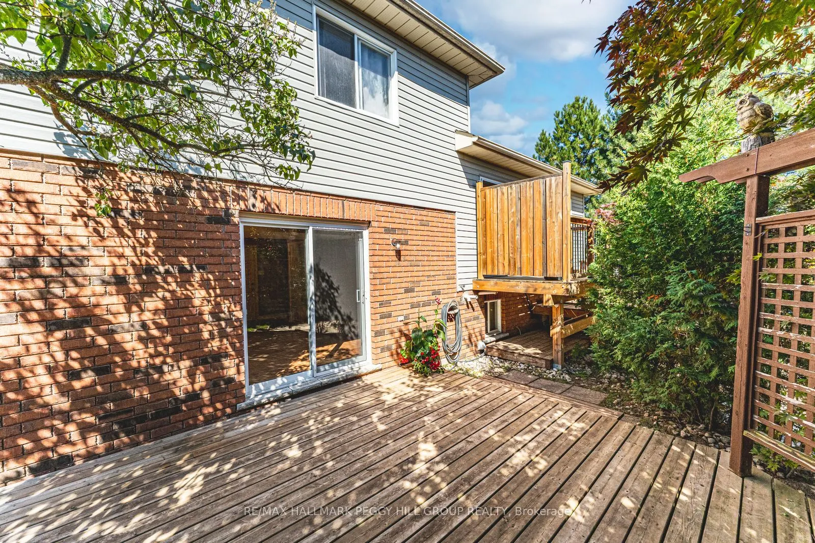 239 Simcoe Street