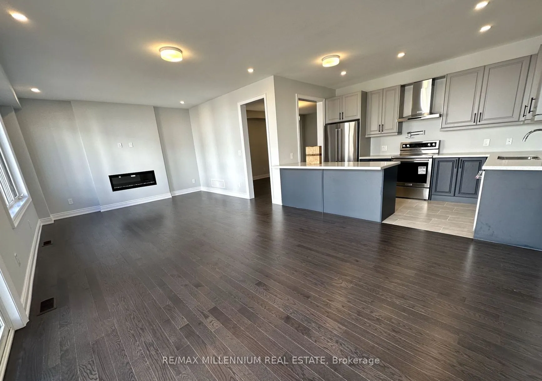 87 Bearberry Road E