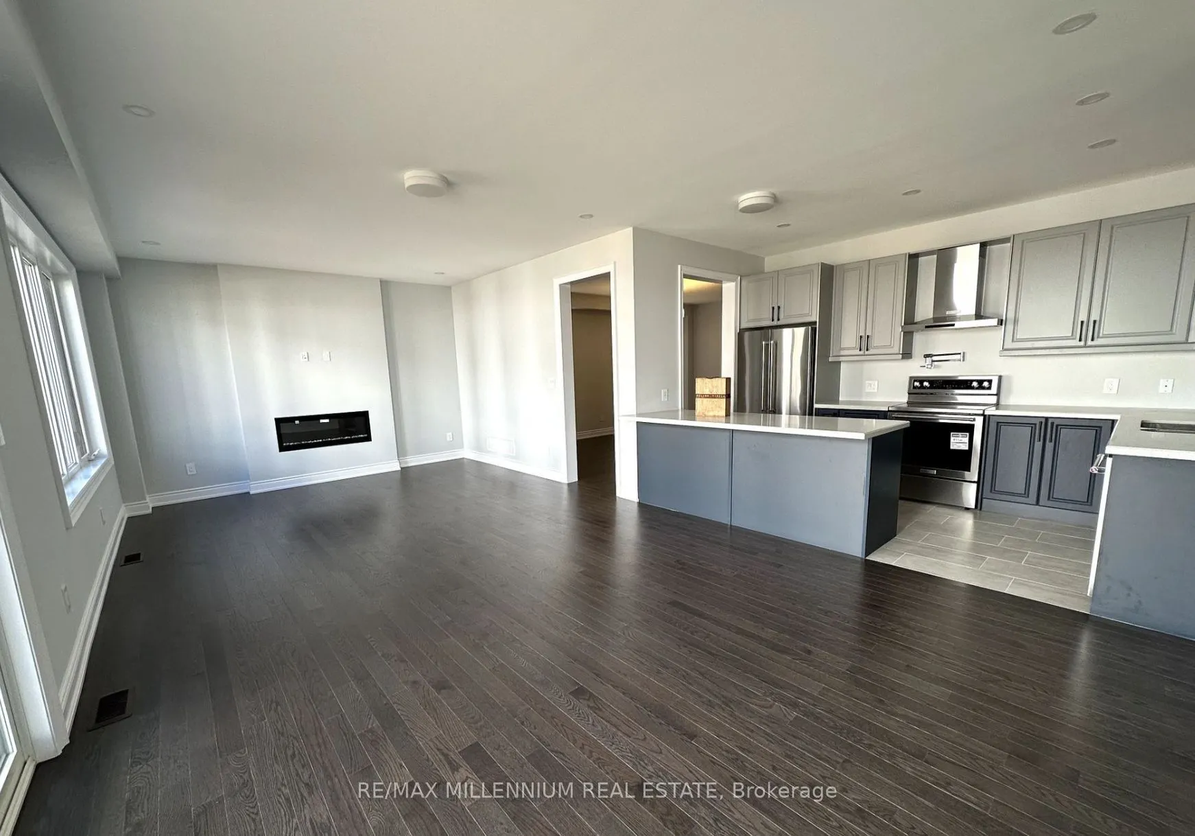 87 Bearberry Road E