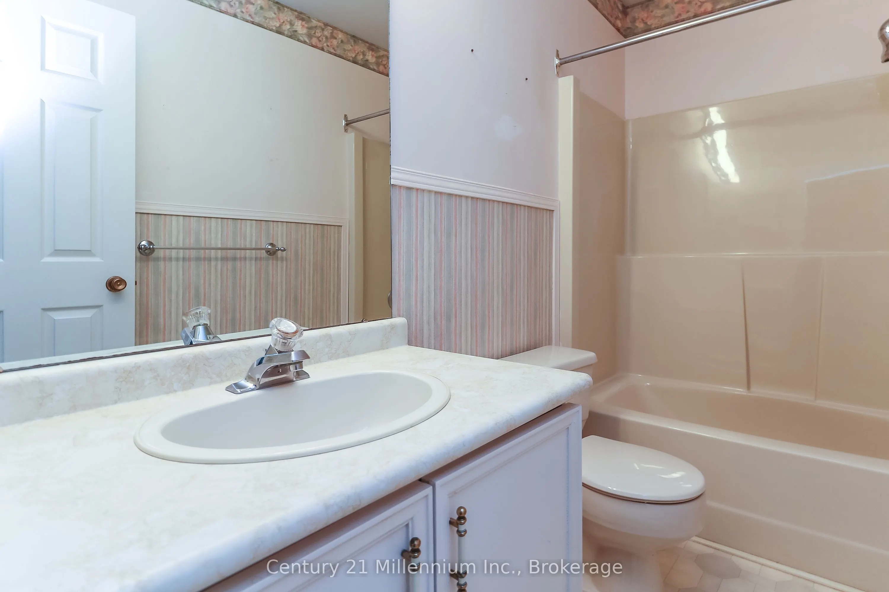 524 Oxbow Crescent, #4