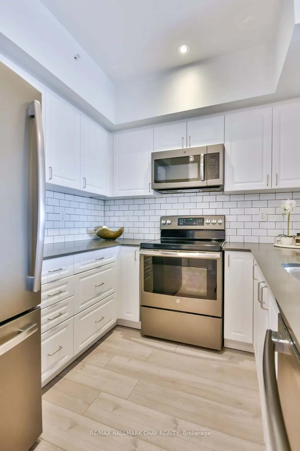 299 Cundles Road E, #507