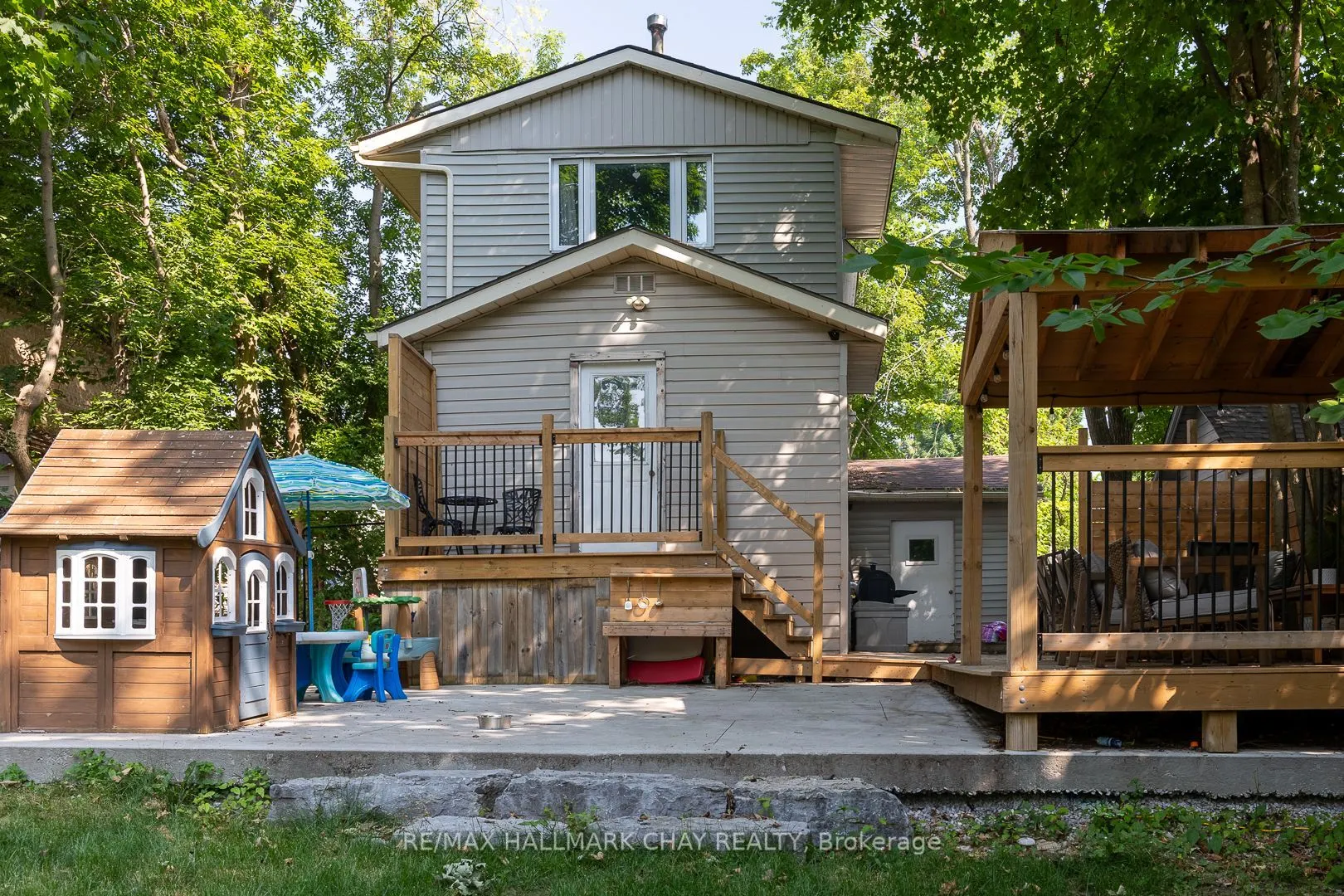 109 Borland Street E
