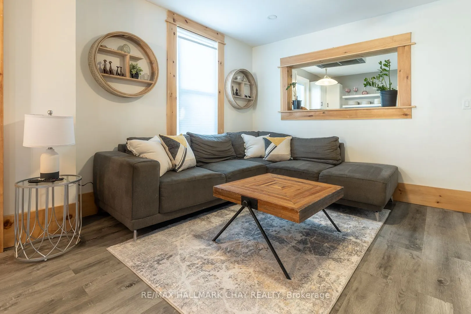 109 Borland Street E