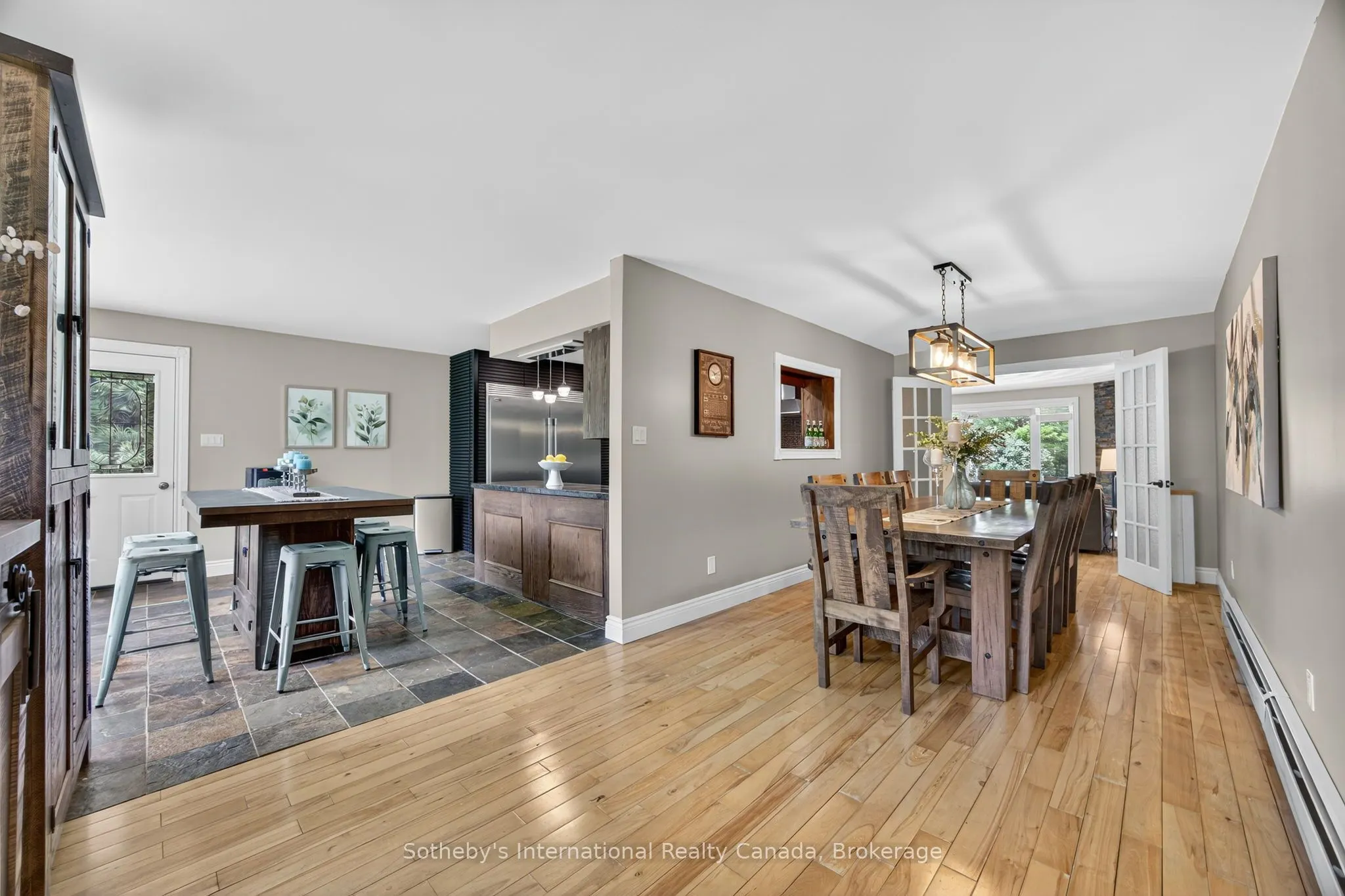79 Caroline Street W