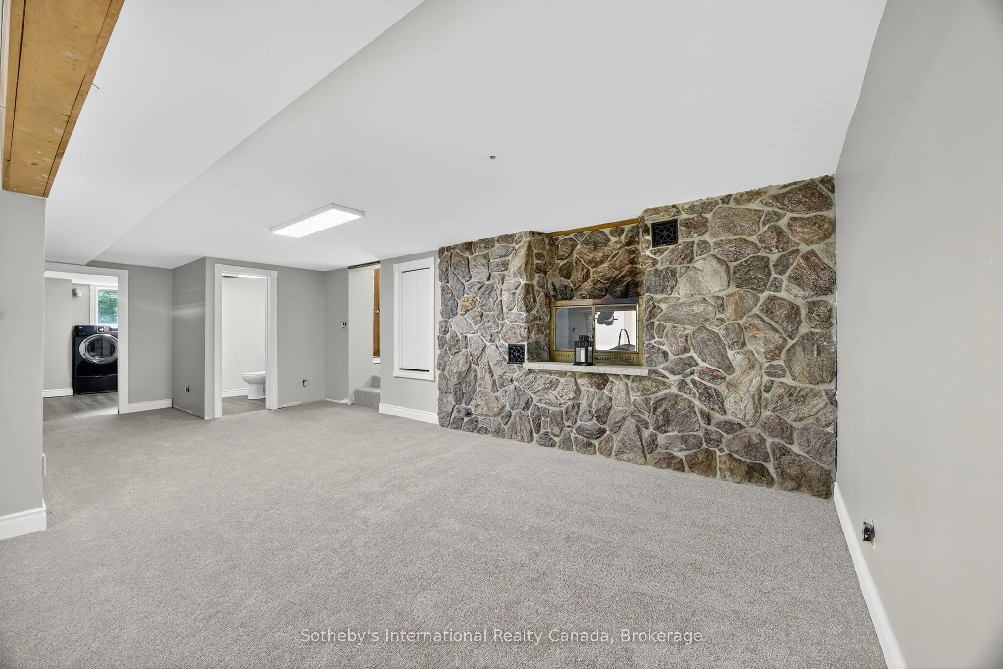 79 Caroline Street W