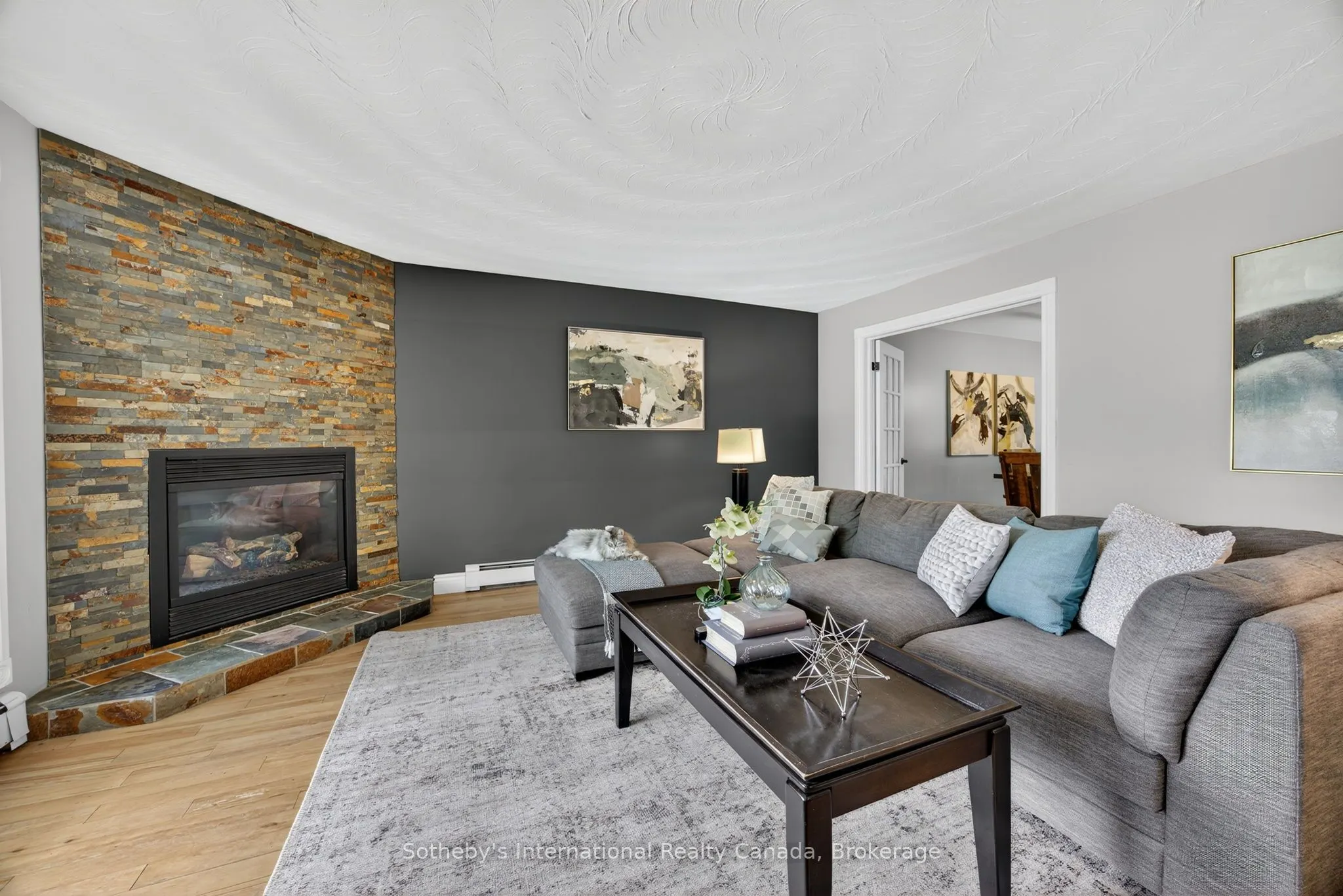 79 Caroline Street W