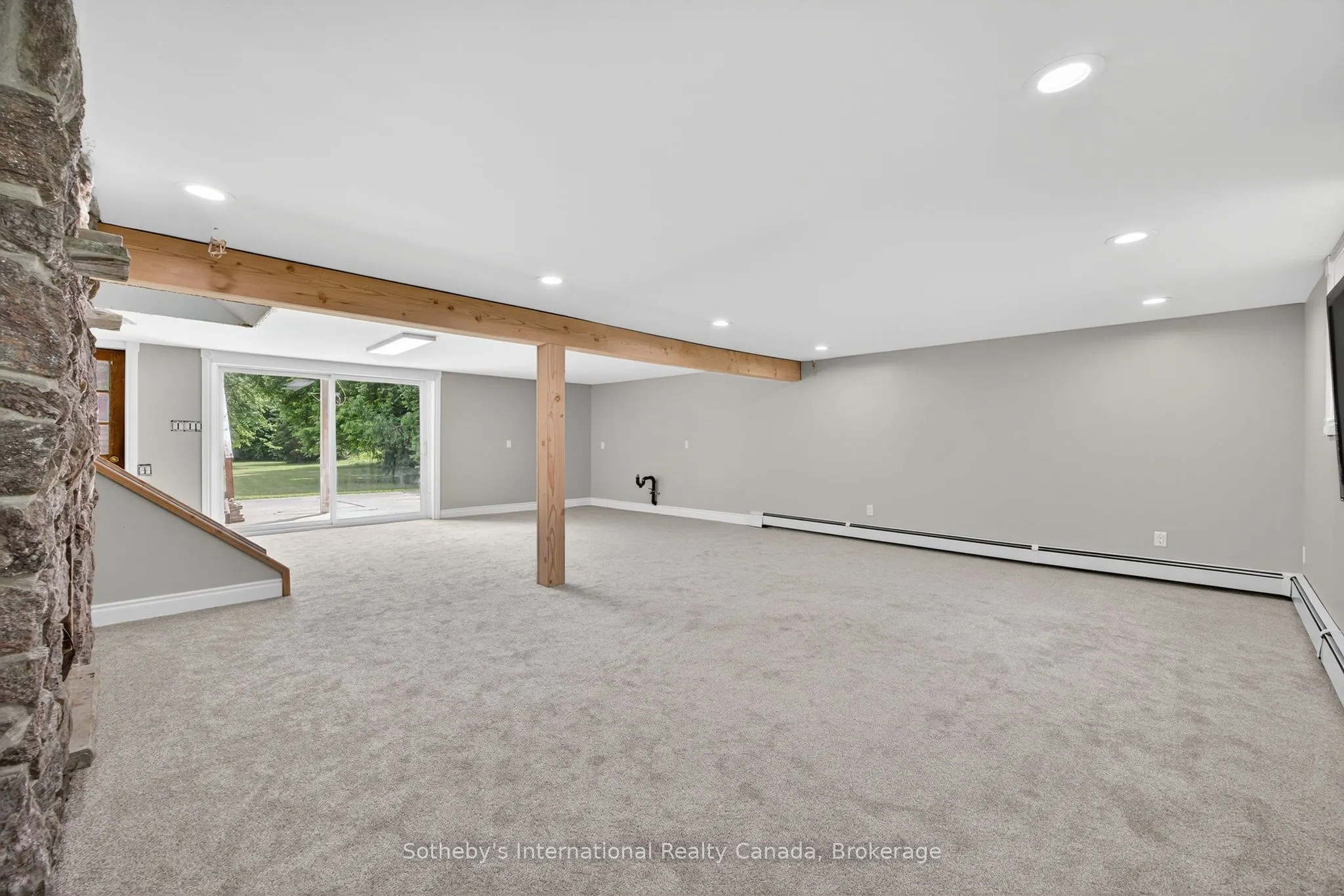 79 Caroline Street W