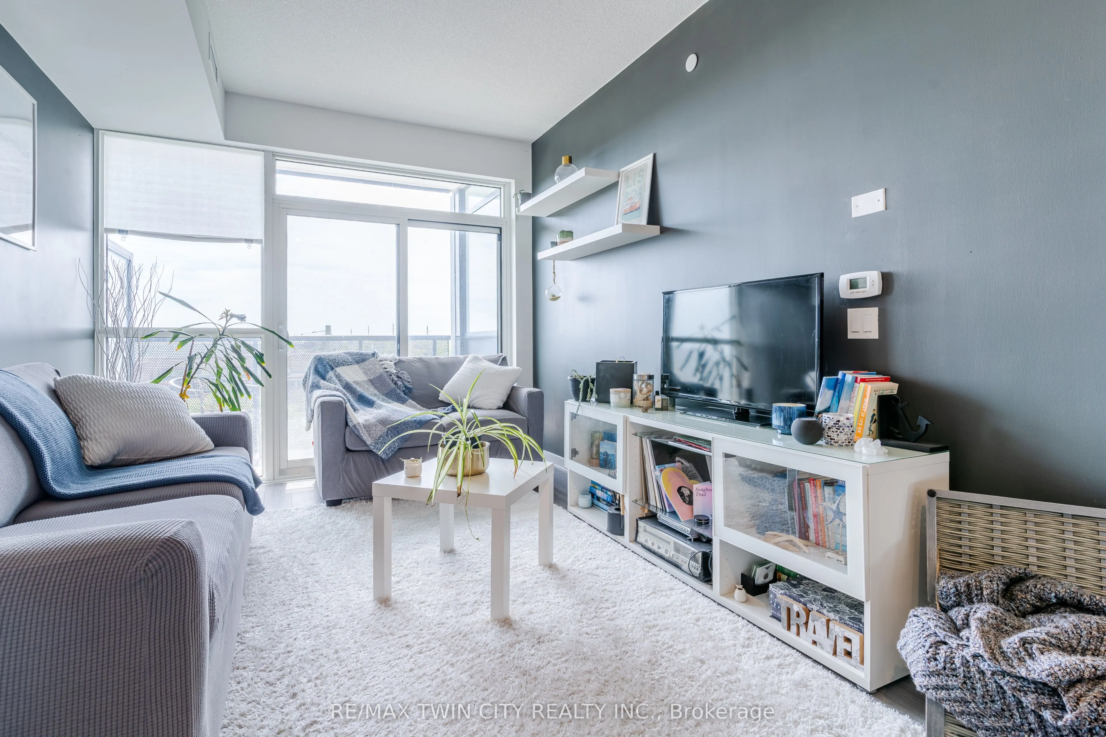 681 Yonge Street, #409