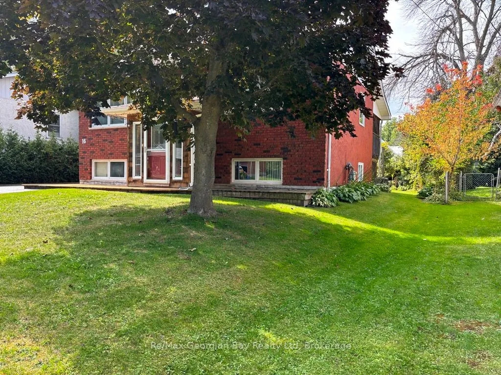 16 COMMUNITY CENTRE Drive