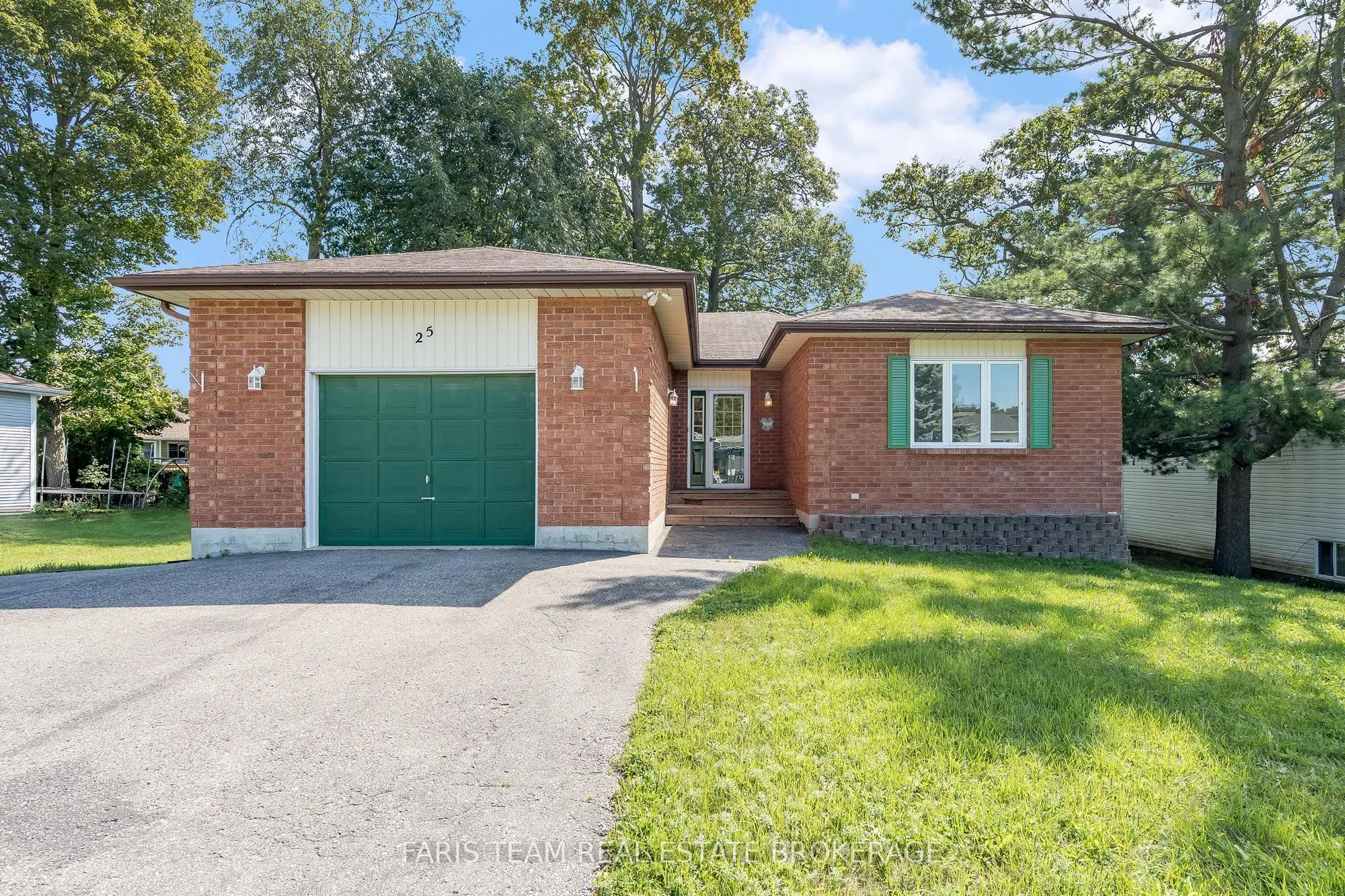 25 Bridle Road