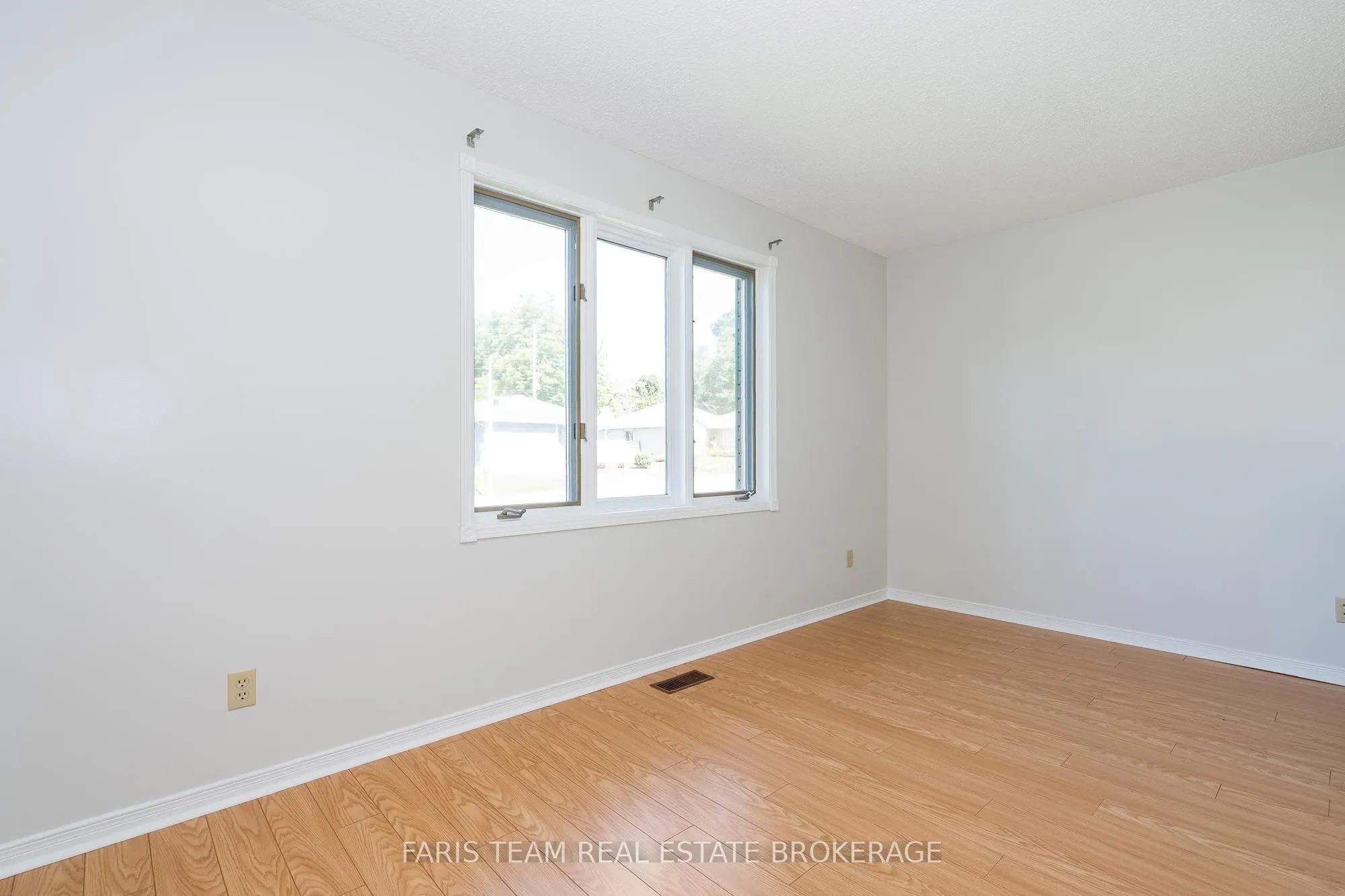 25 Bridle Road