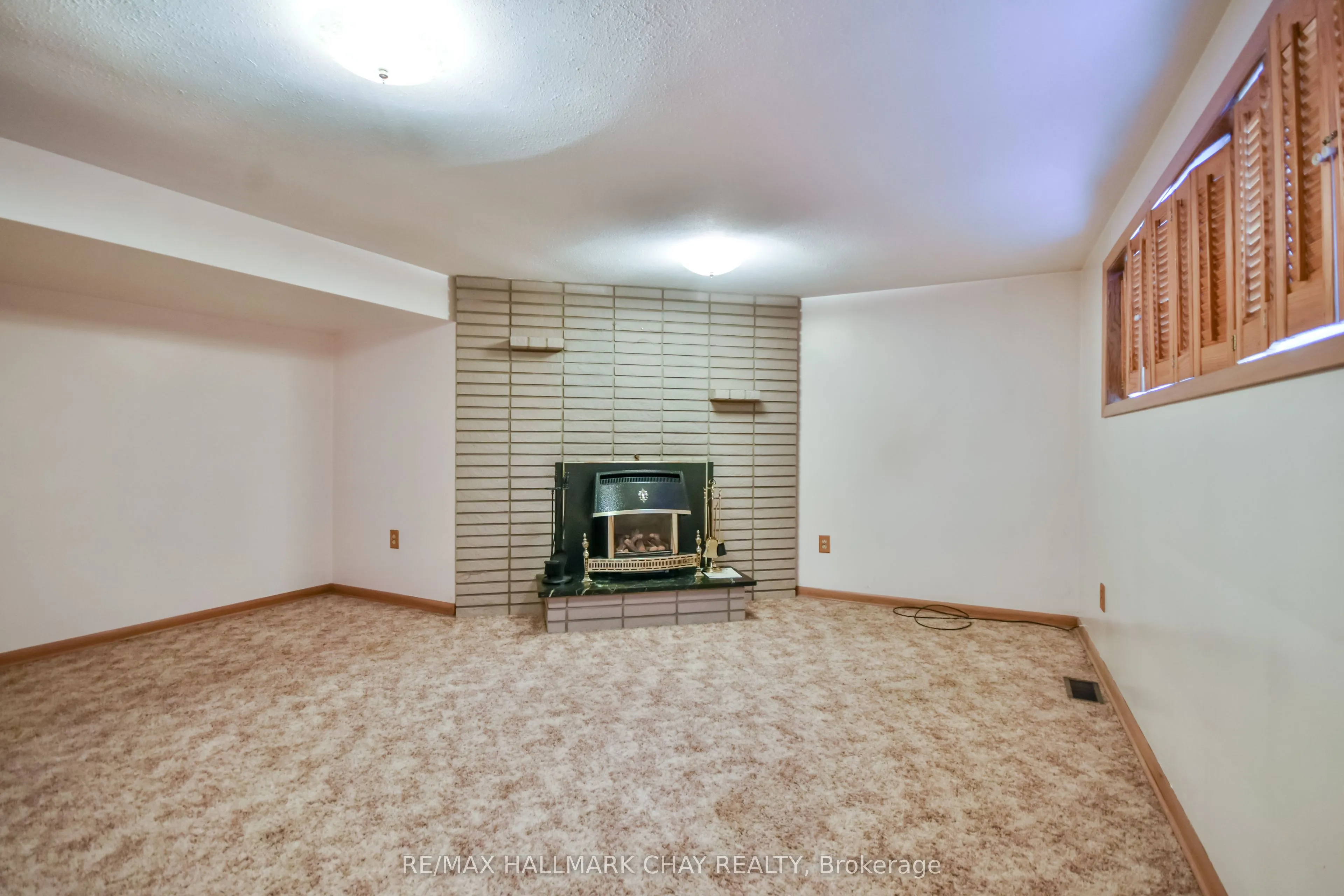 266 Grove Street E
