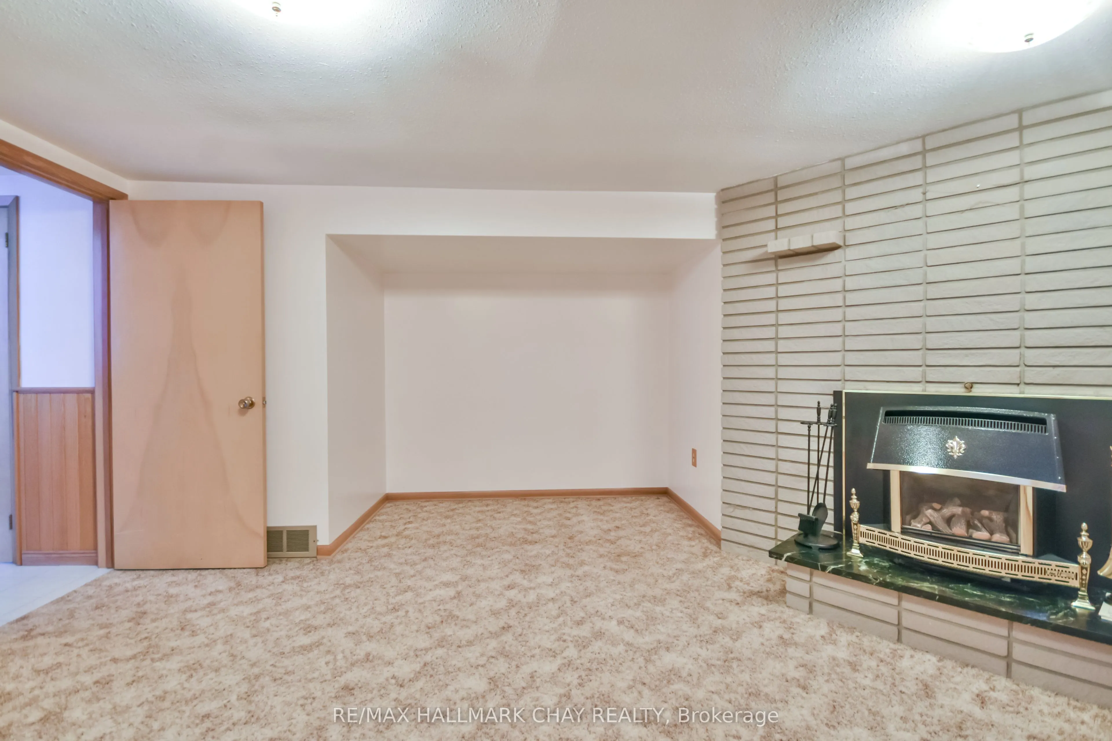 266 Grove Street E