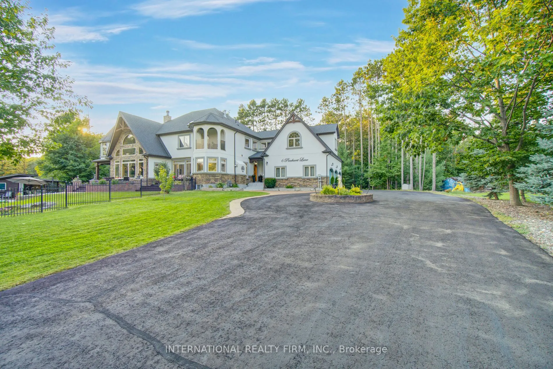6 Pinehurst Lane