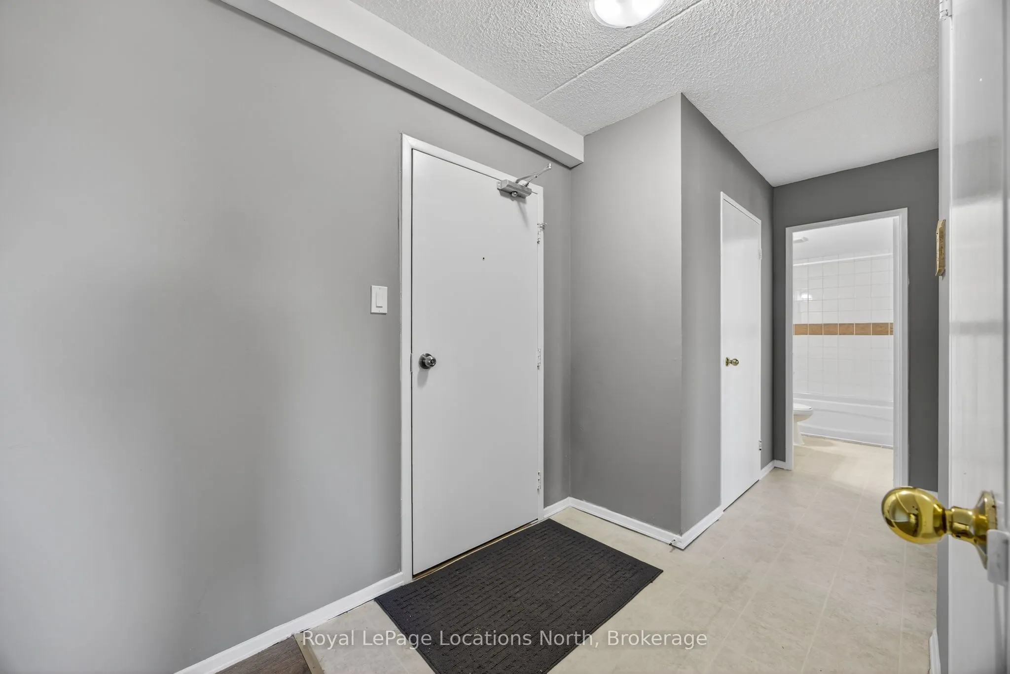 460 Ontario Street, #209