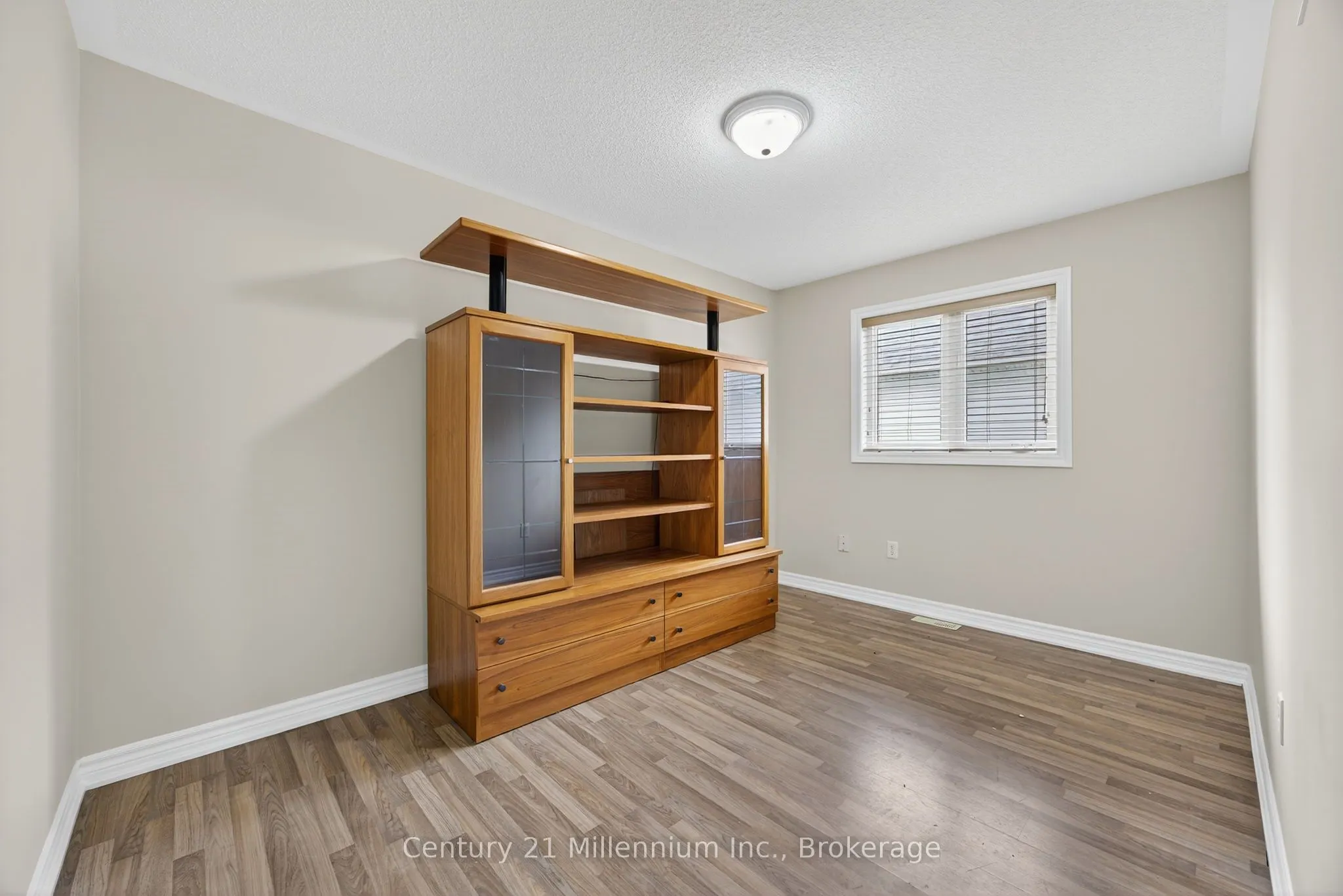 45 Red Pine Crescent