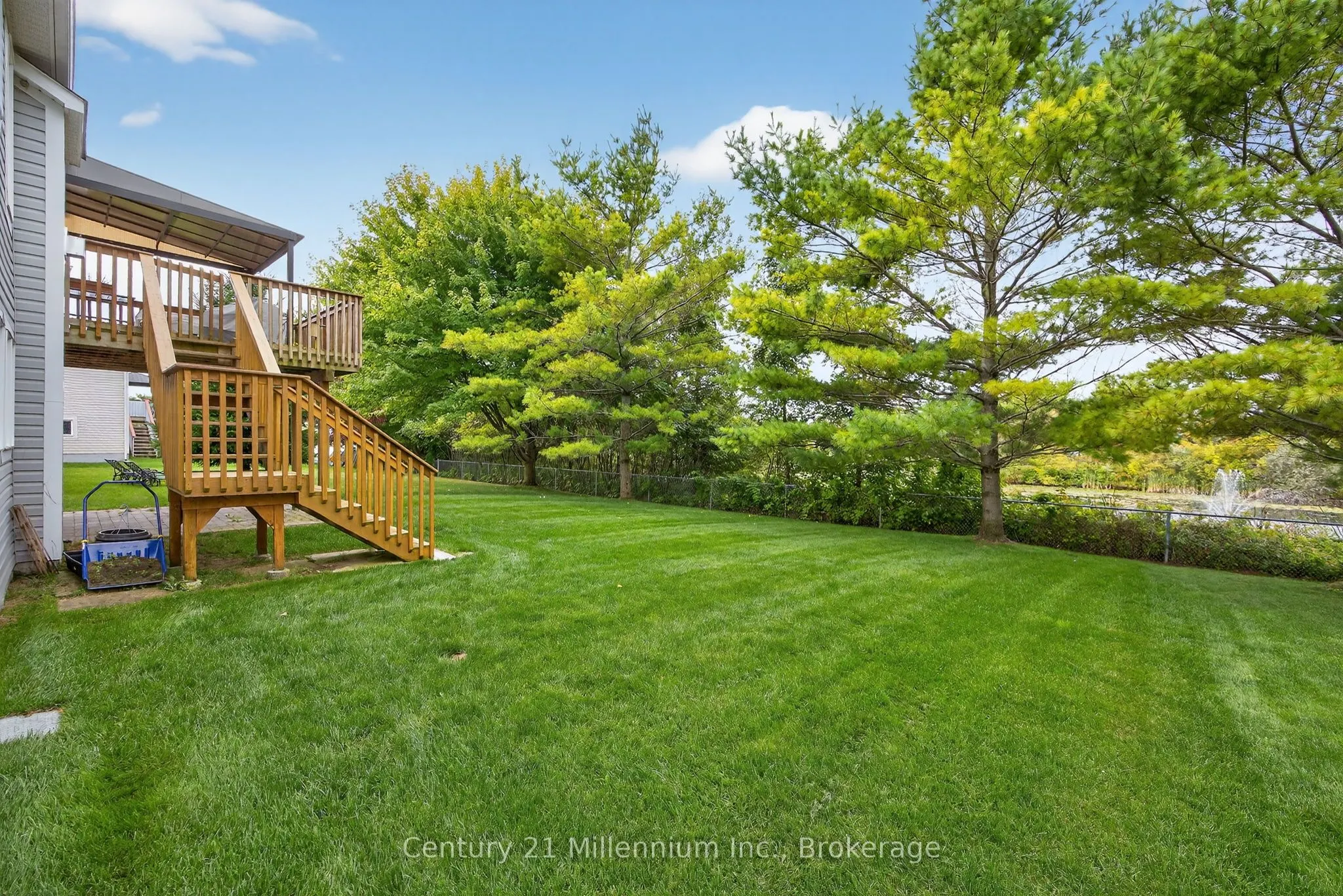 45 Red Pine Crescent