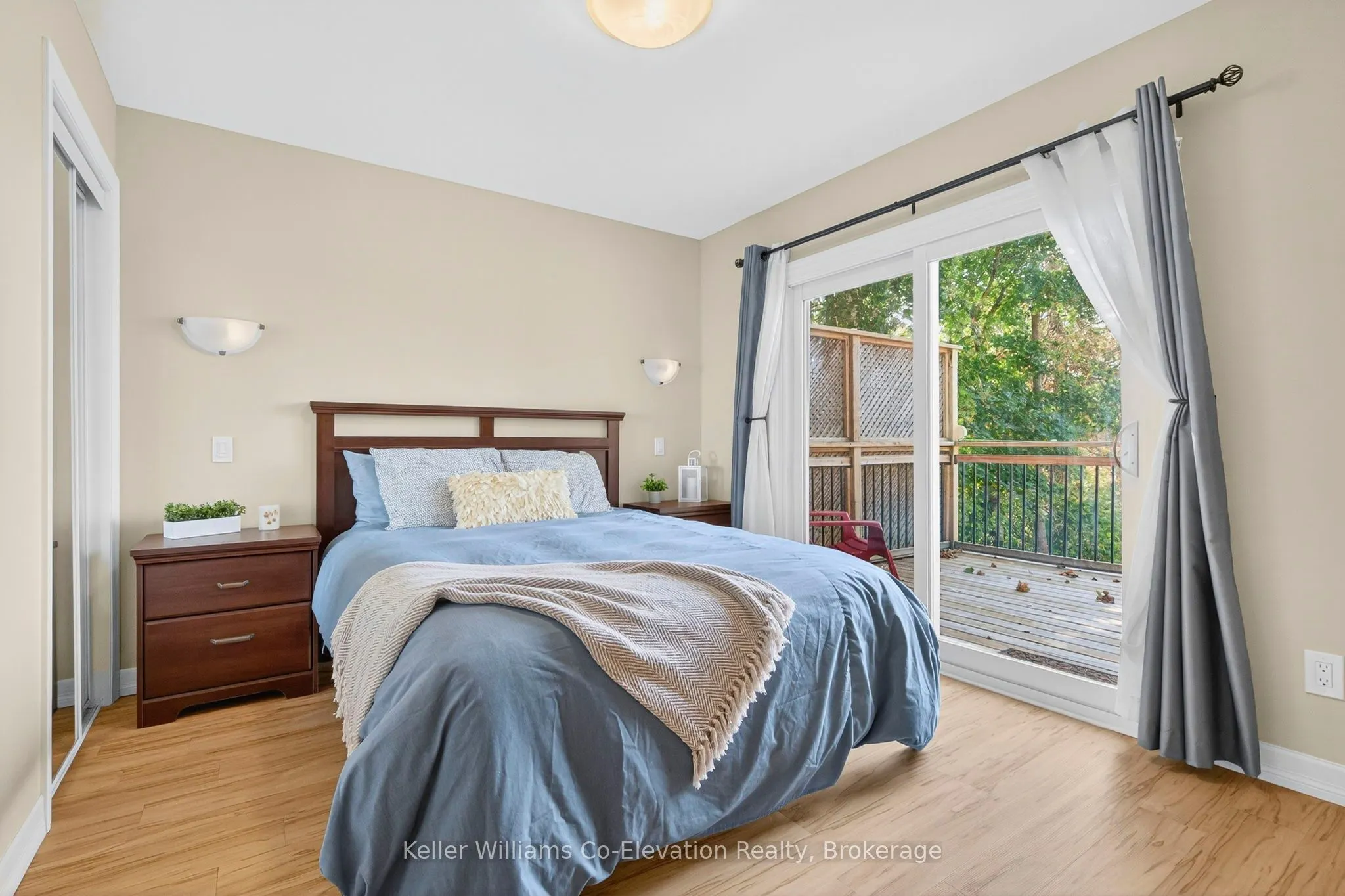 1948 Tiny Beaches Road South Road S