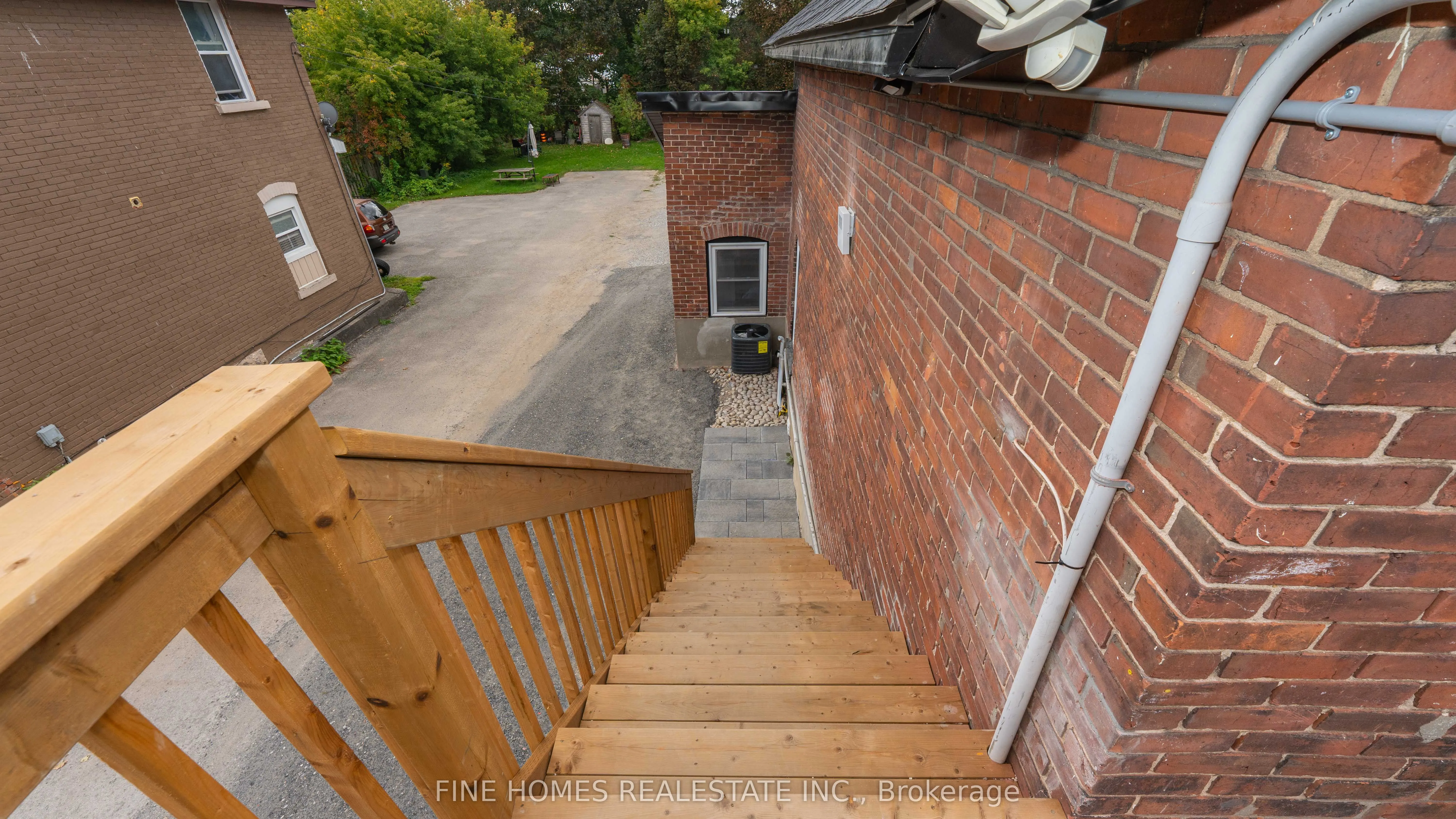 119 Albert Street S