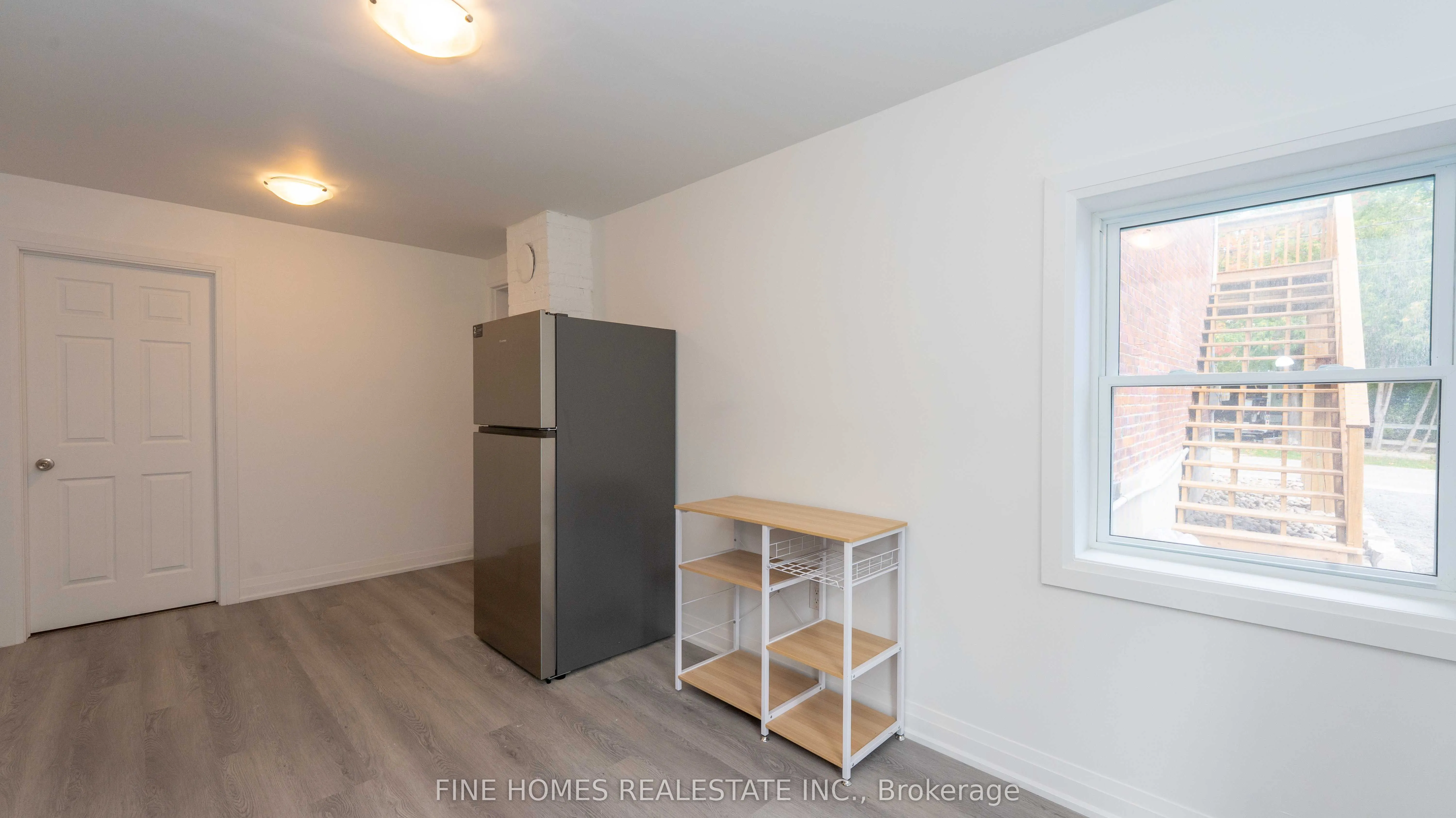 119 Albert Street S