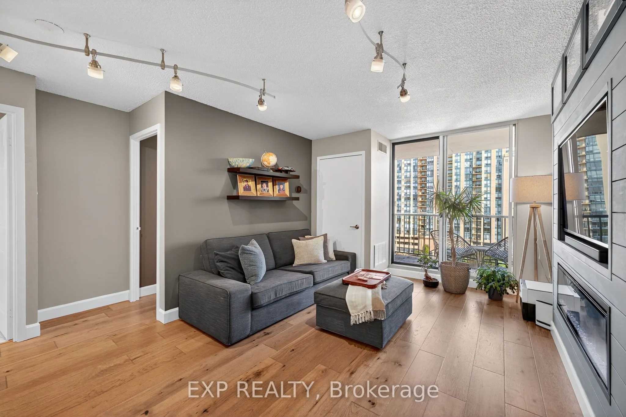 75 Ellen Street, #906