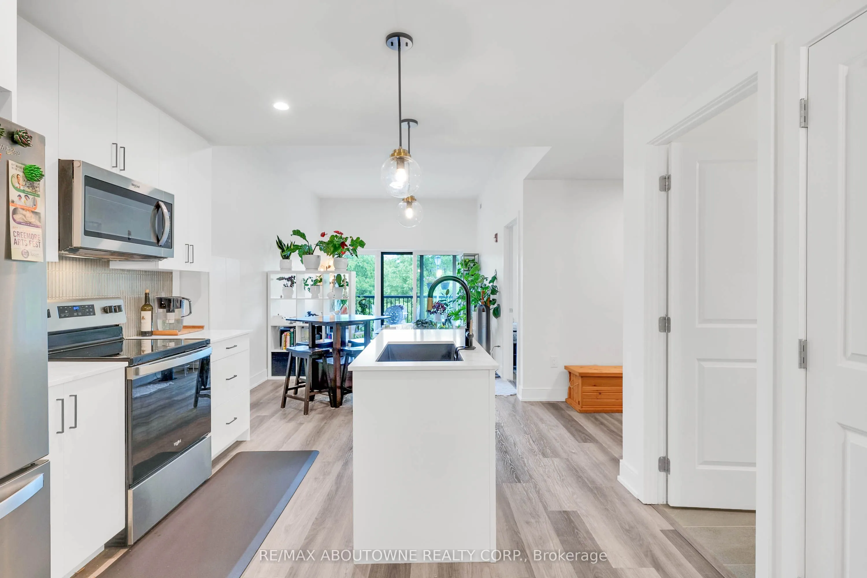 121 Mary Street, #414