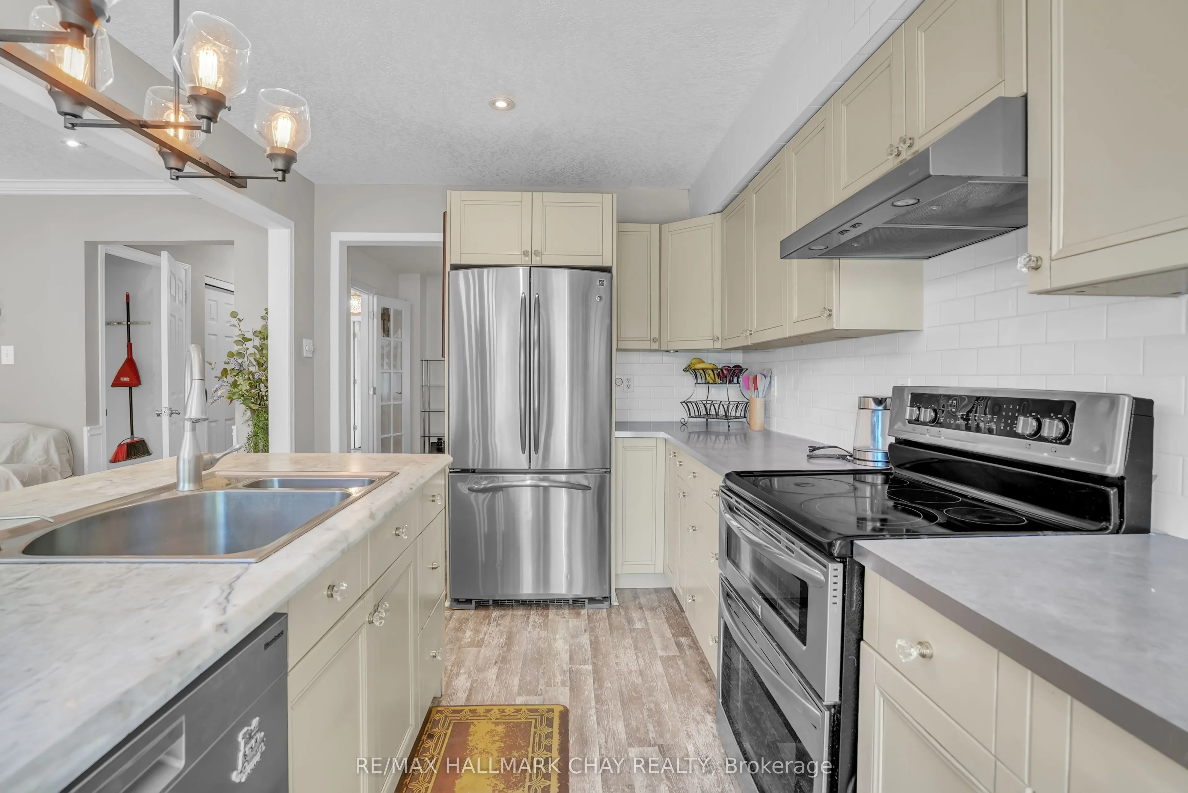 30 Rosenfeld Drive