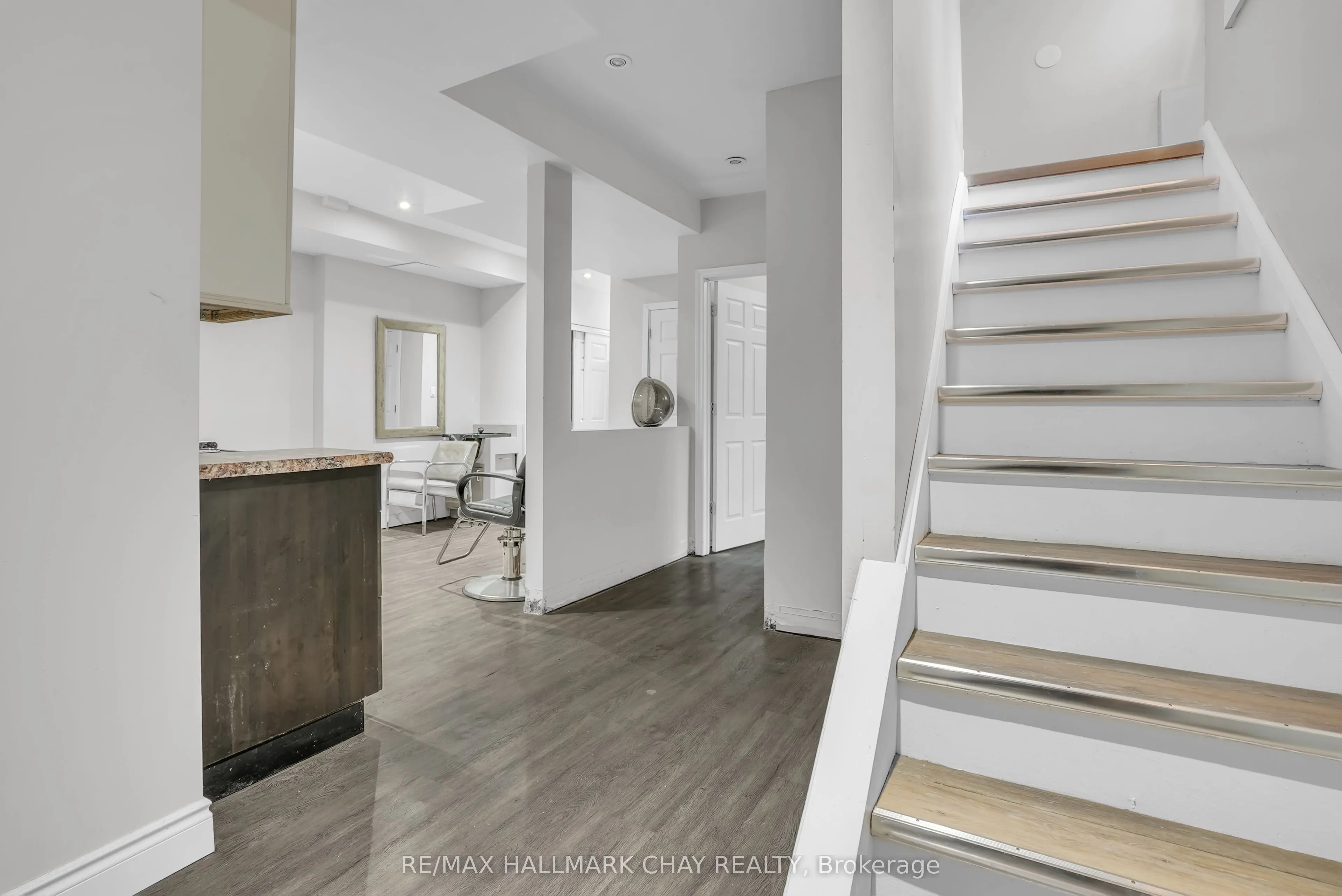 30 Rosenfeld Drive