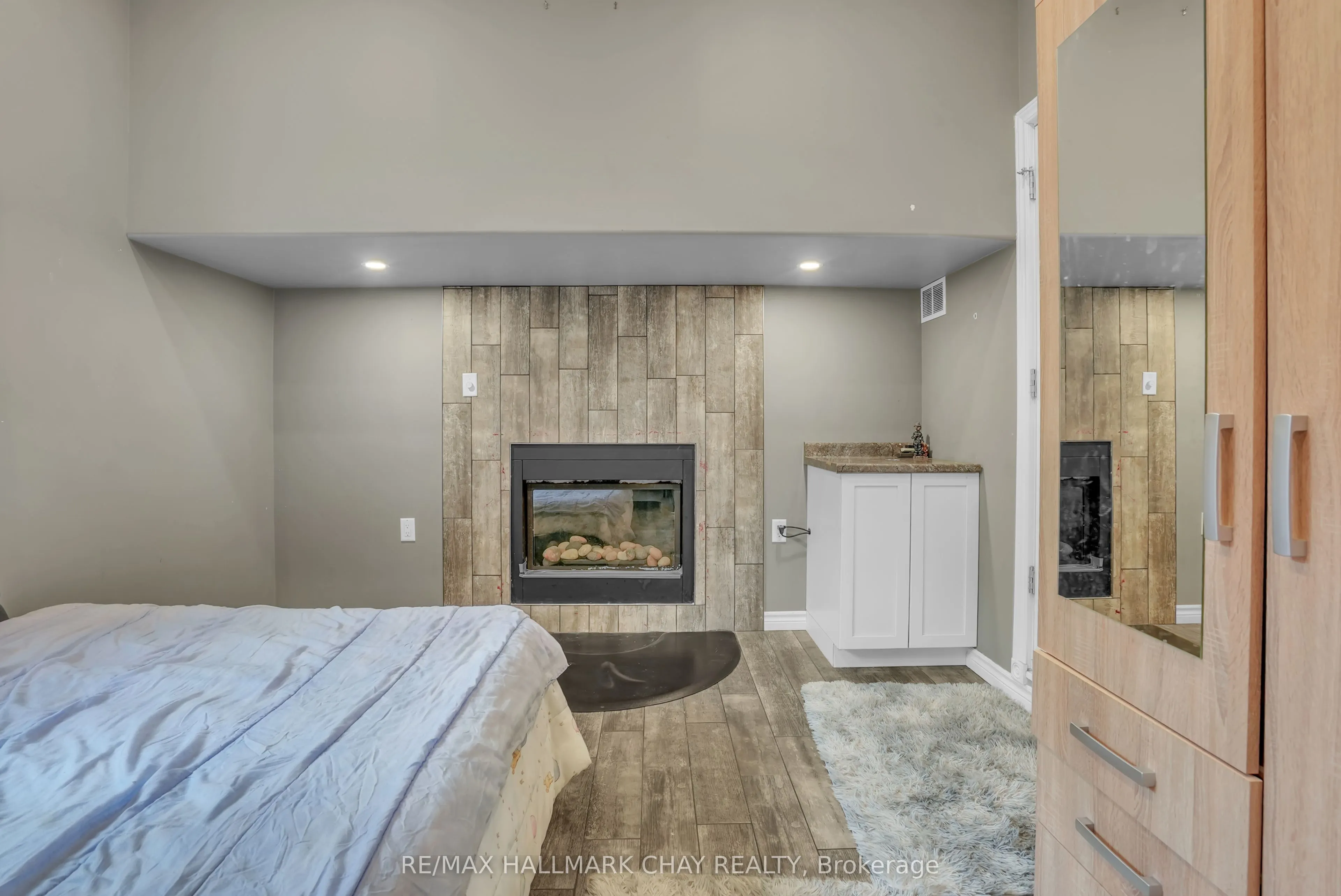 30 Rosenfeld Drive