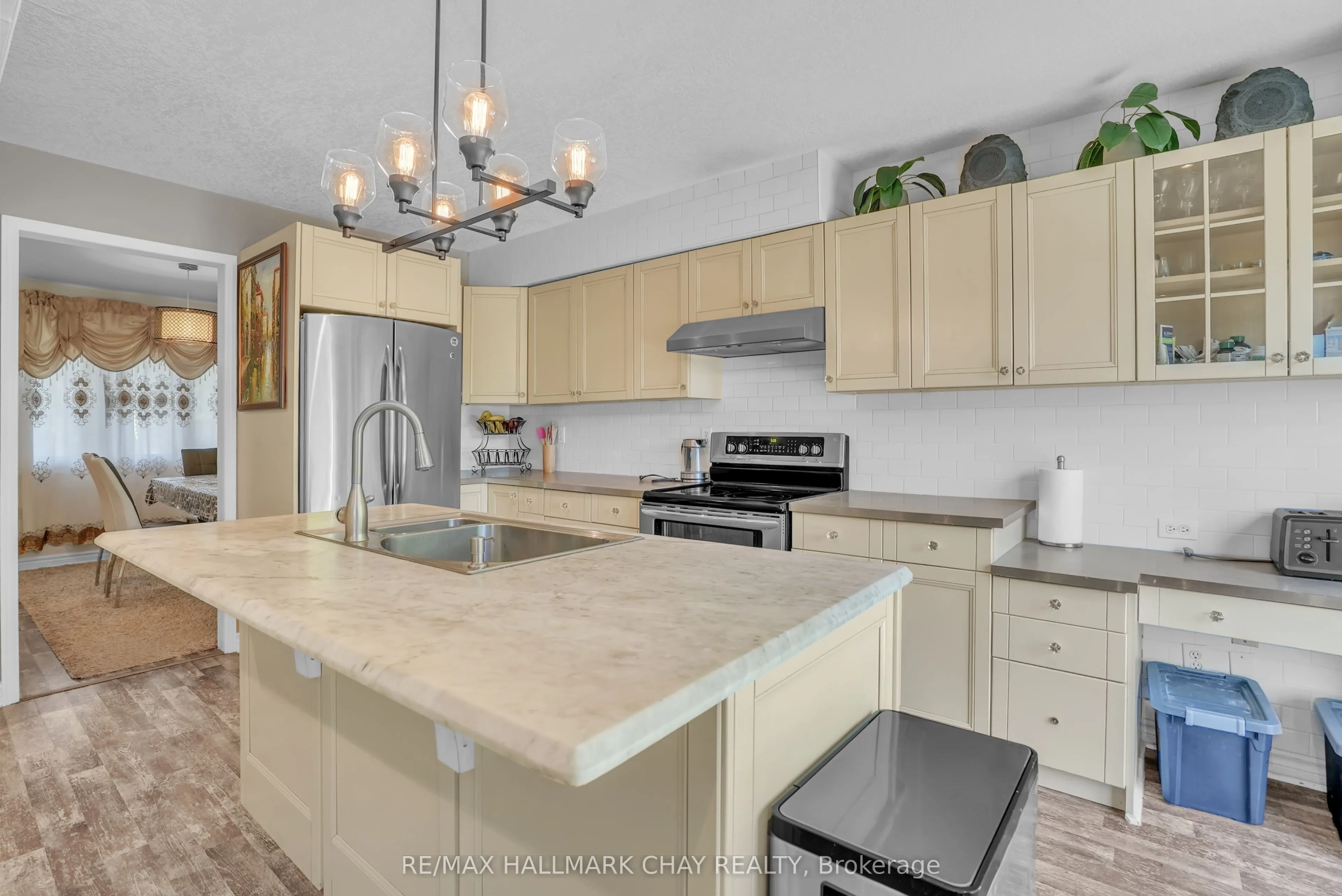 30 Rosenfeld Drive