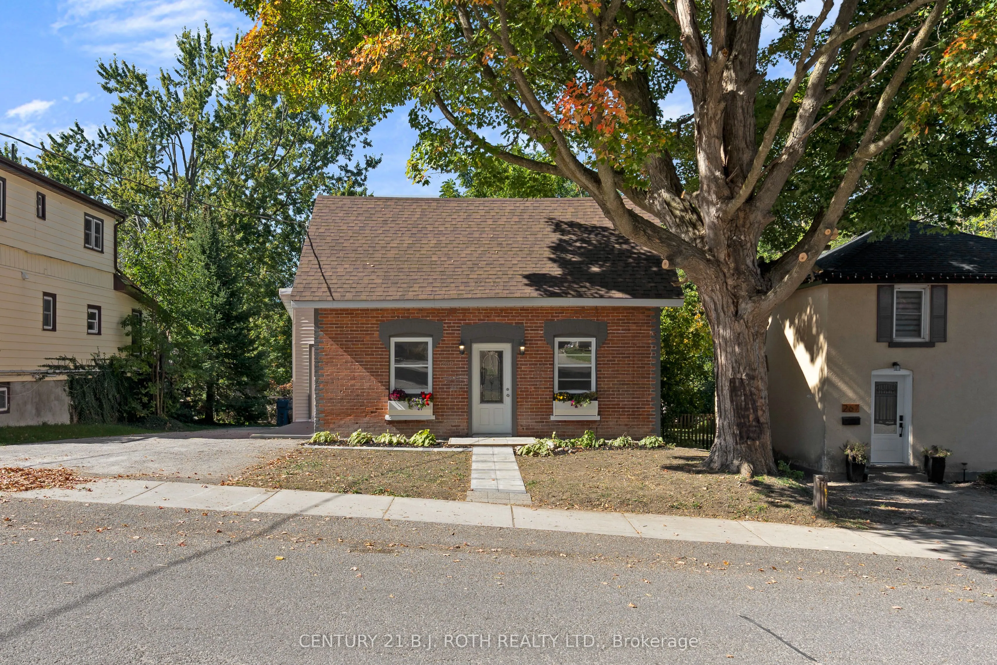 269 Moffat Street