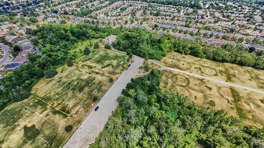6 Pickett Crescent