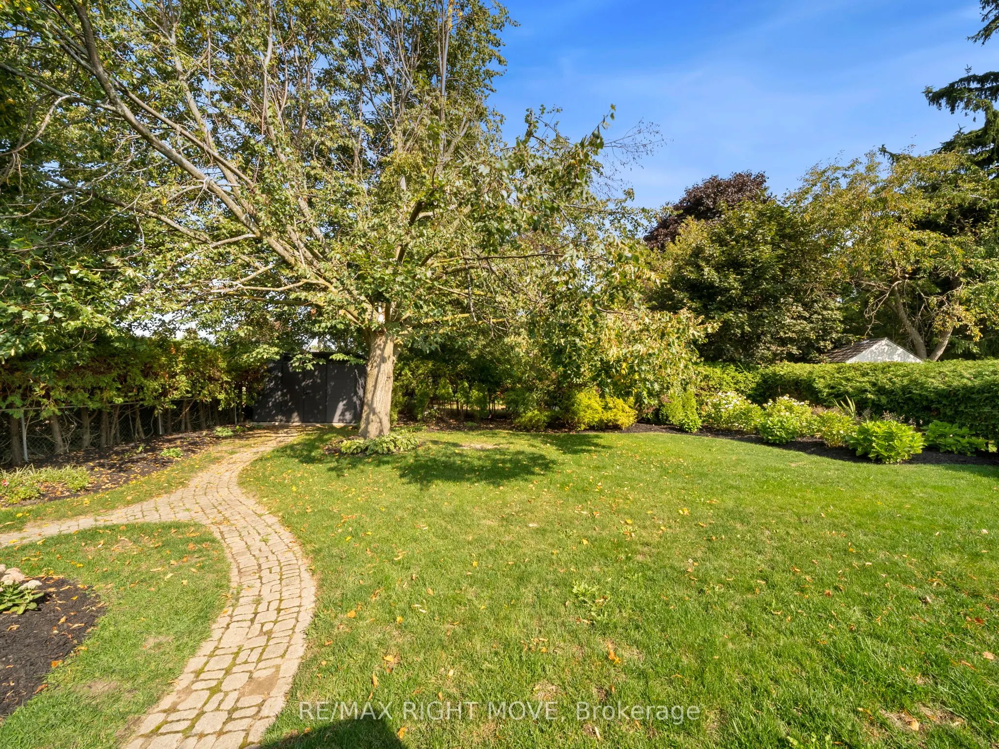 16 Greenfield Avenue