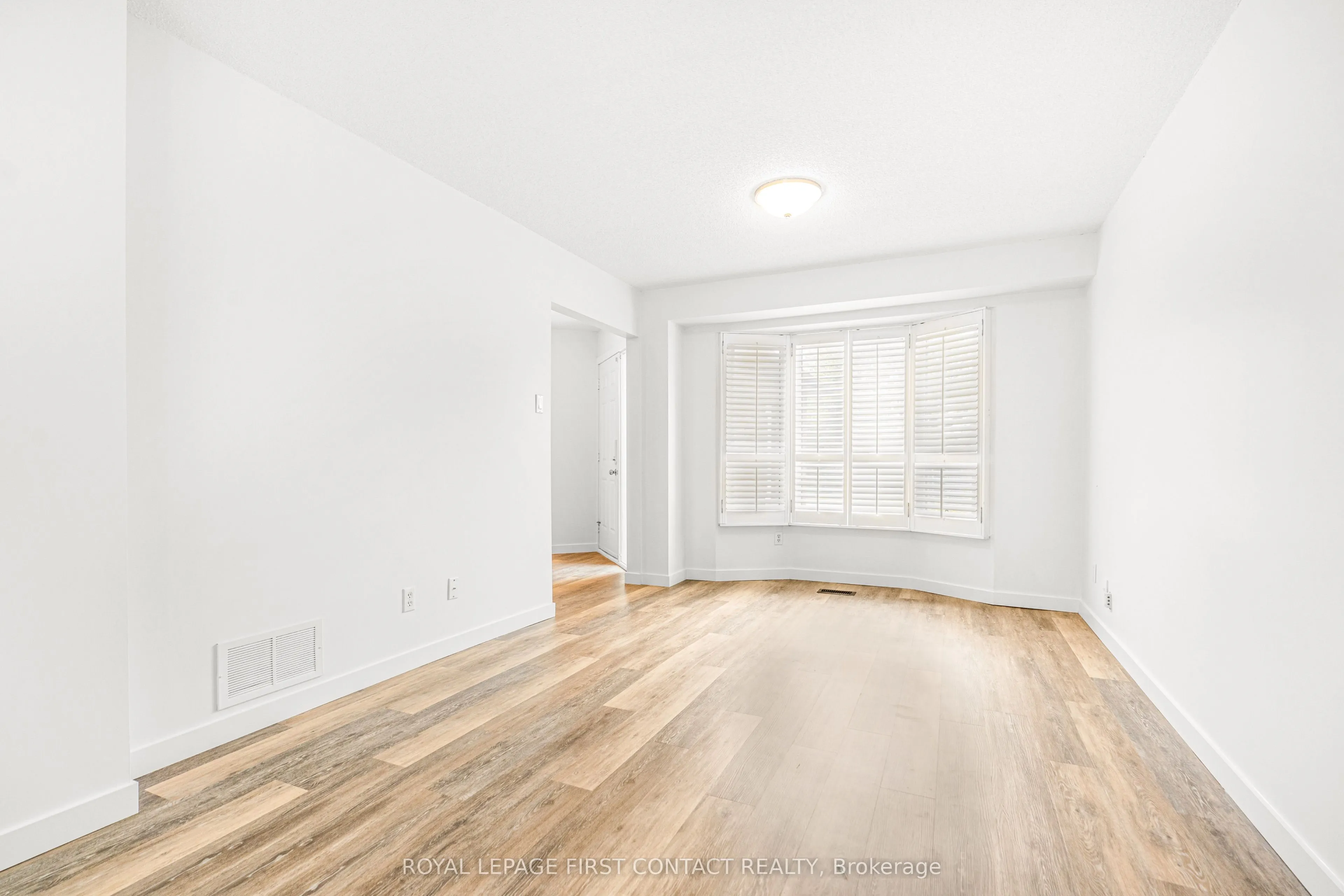 8 Rosenfeld Drive, #Upper Level
