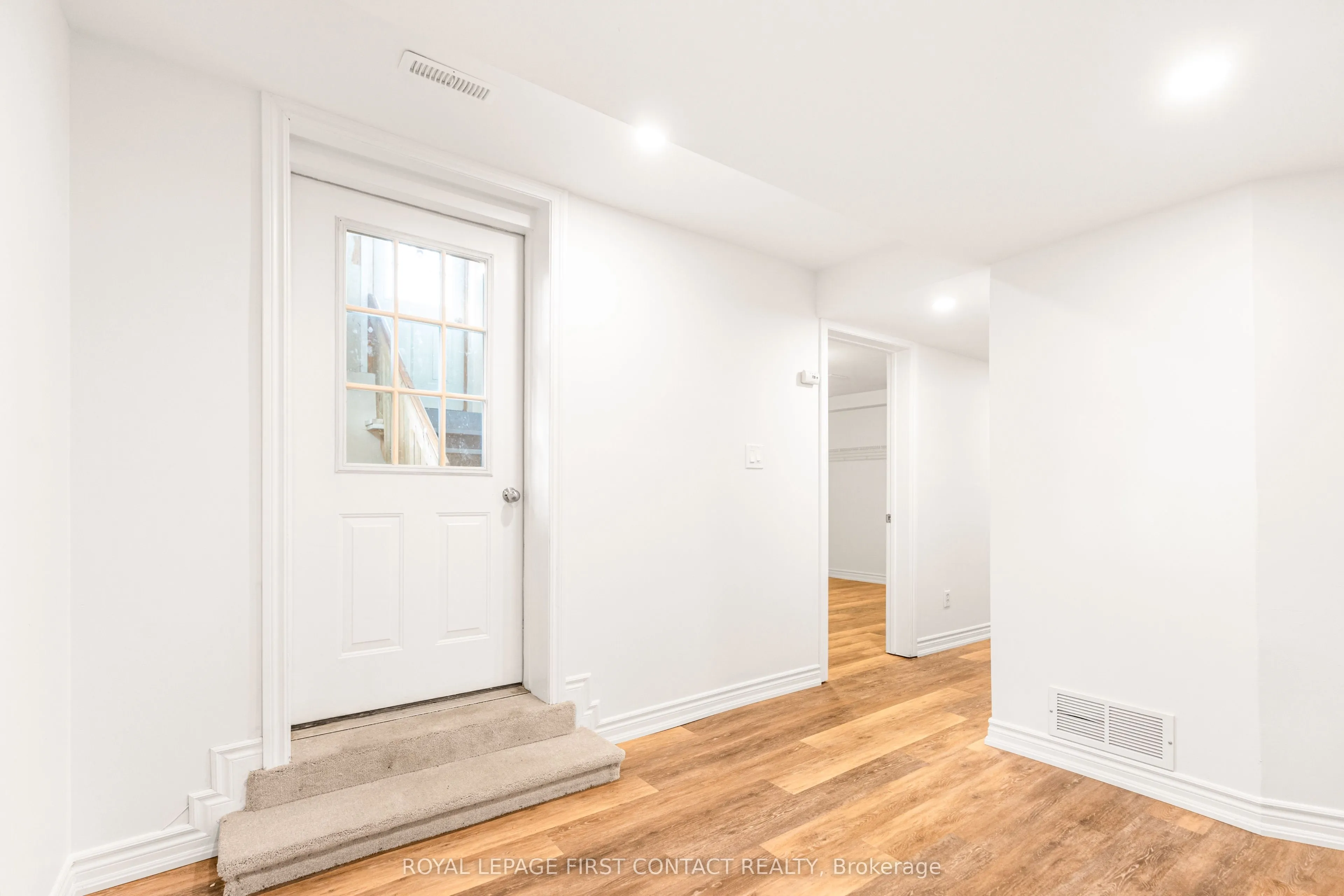 8 Rosenfeld Drive, #Upper Level