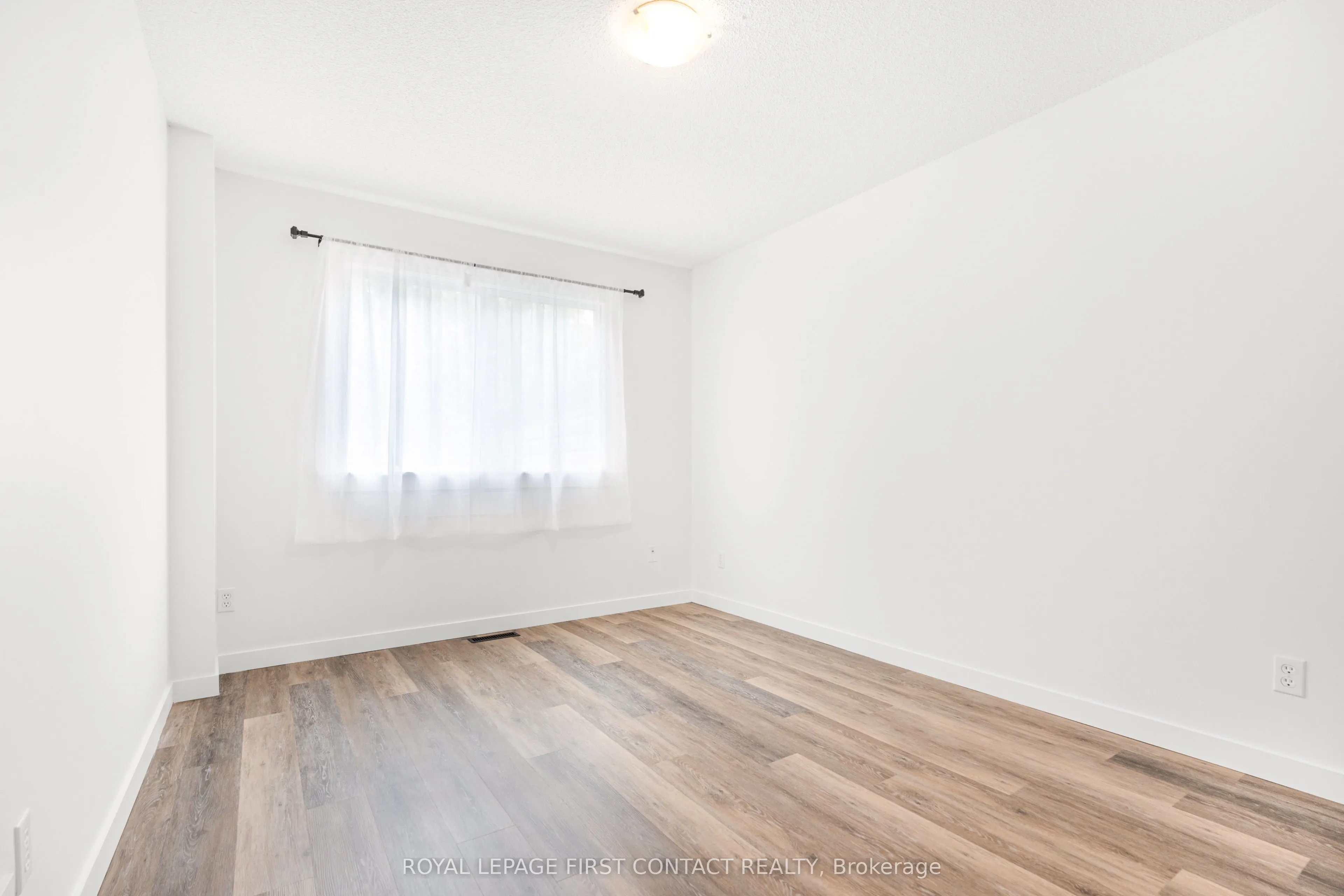 8 Rosenfeld Drive, #Upper Level