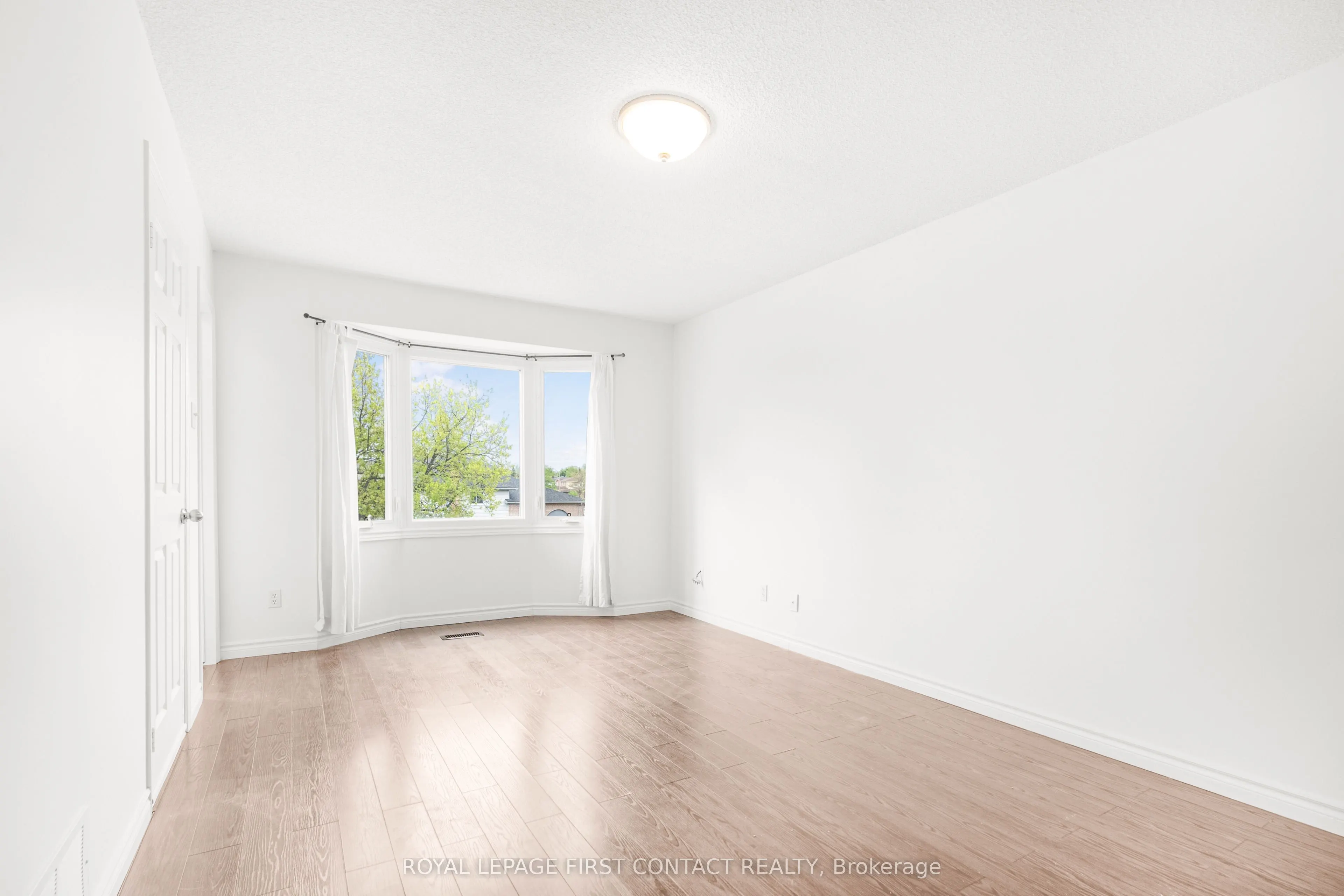 8 Rosenfeld Drive, #Upper Level
