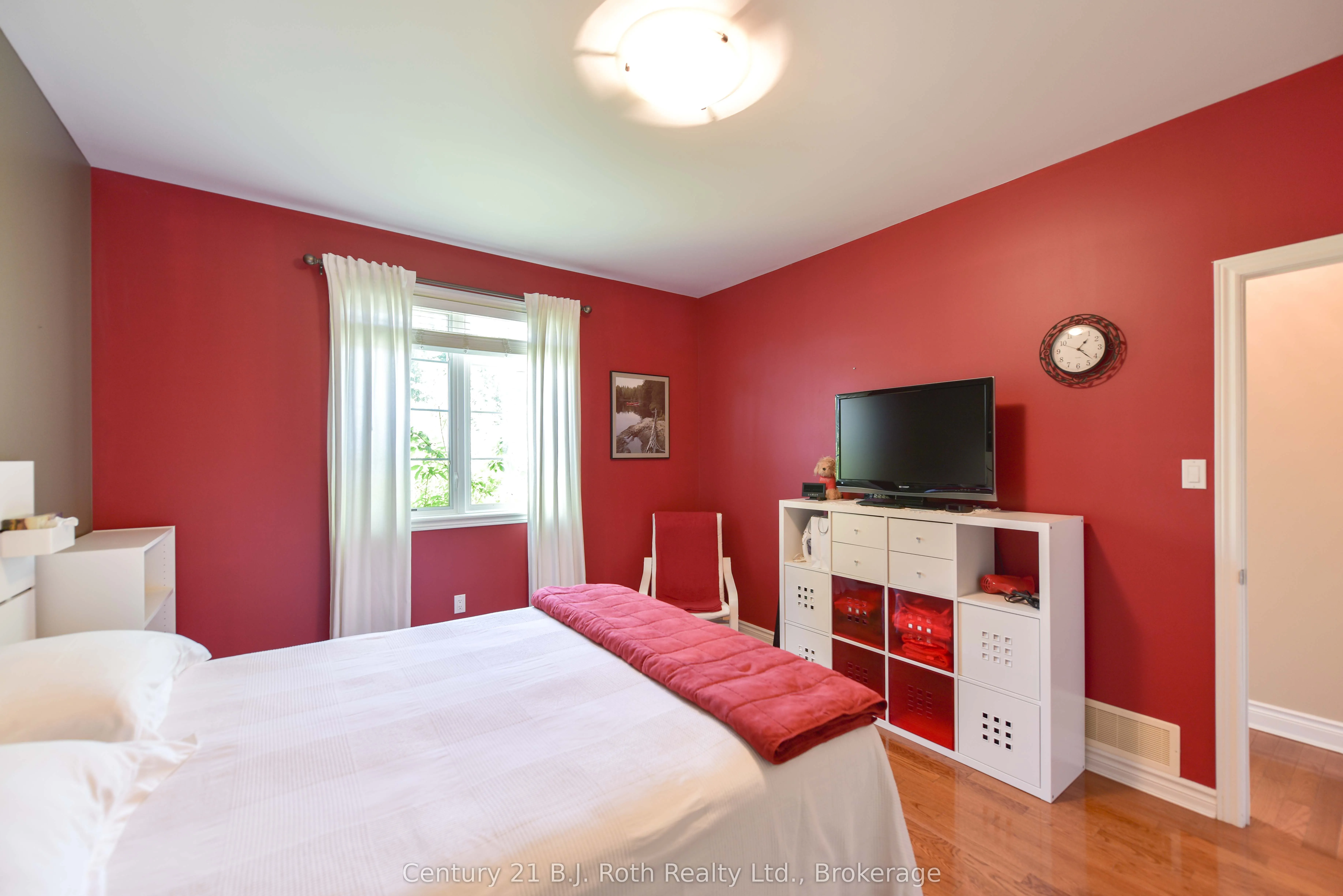 1273 Hawk Ridge Crescent